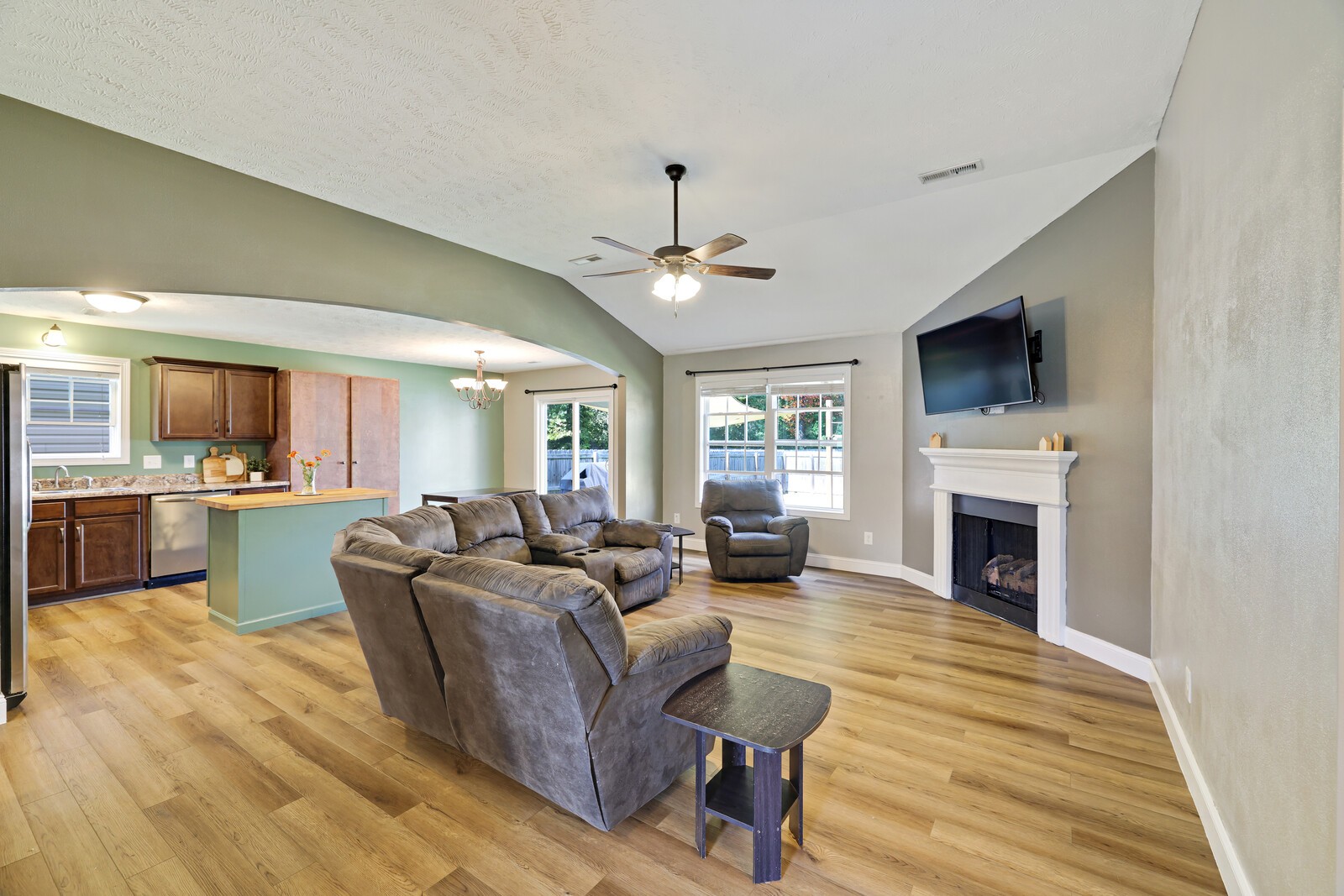 845 Shelton Cir
