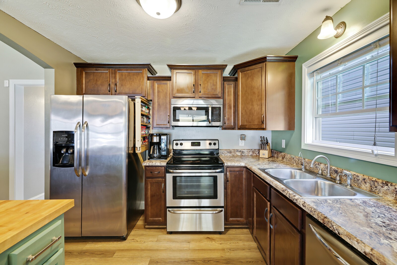845 Shelton Cir