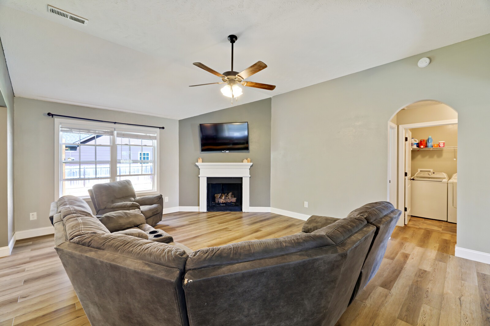845 Shelton Cir