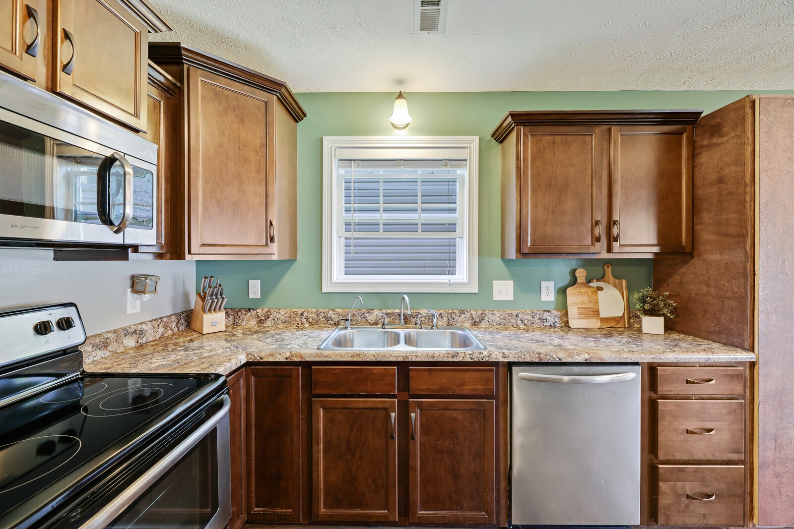 845 Shelton Cir