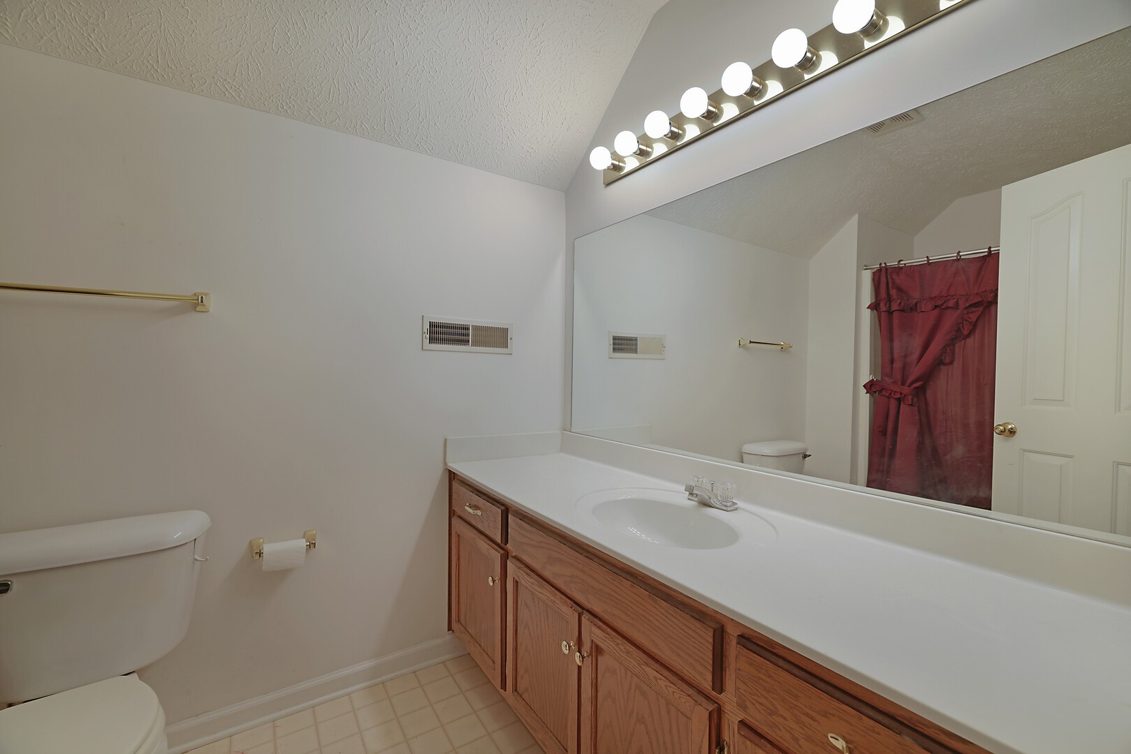 223 Saint Pauls Ln