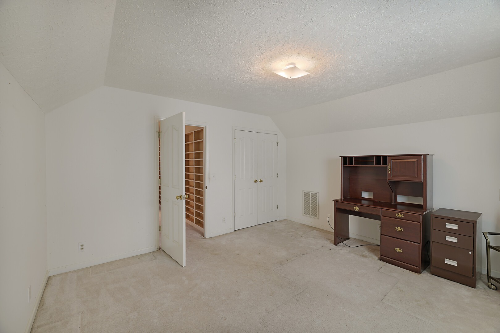 223 Saint Pauls Ln
