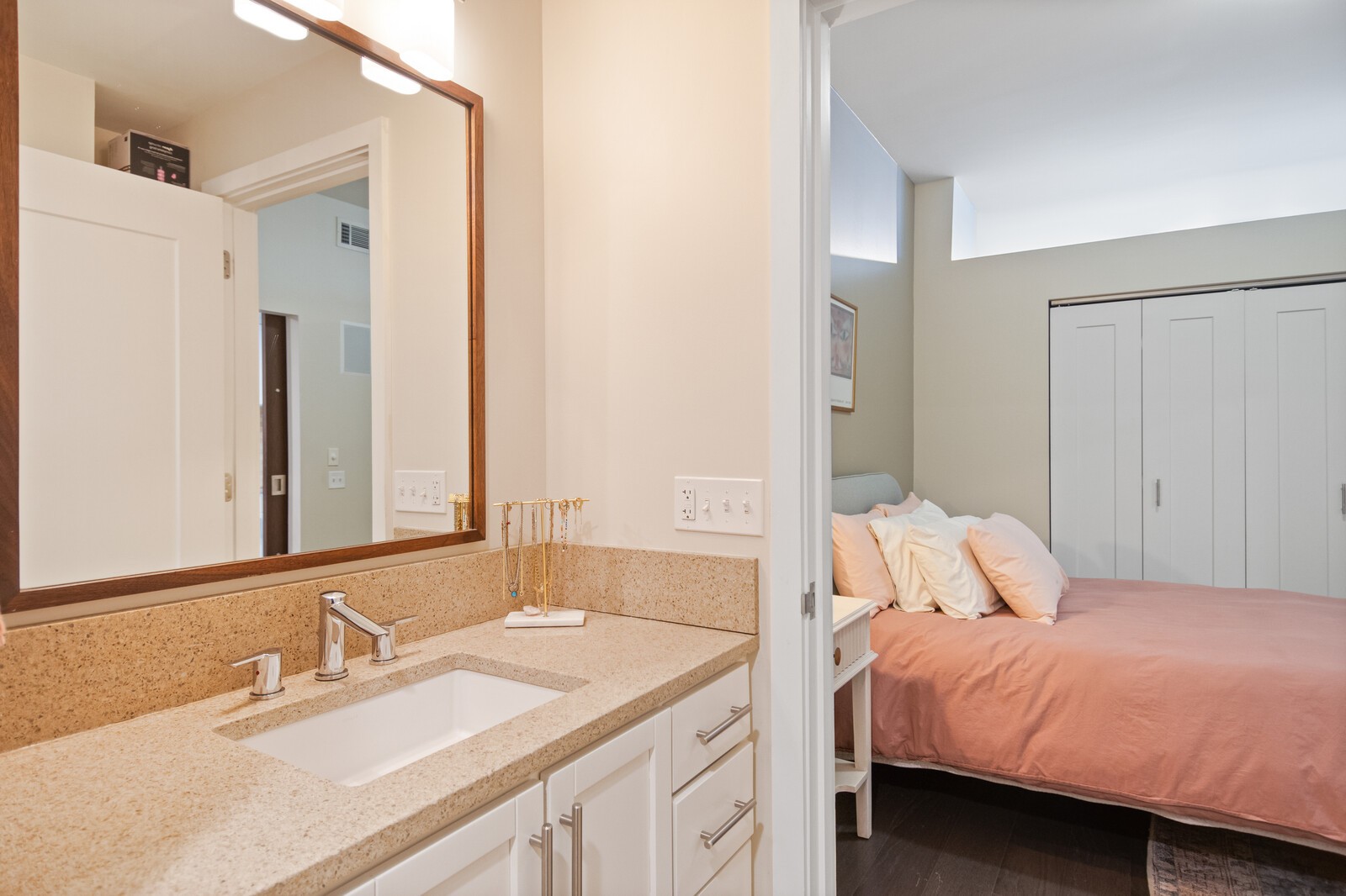 1212 Laurel St Unit: 1010
