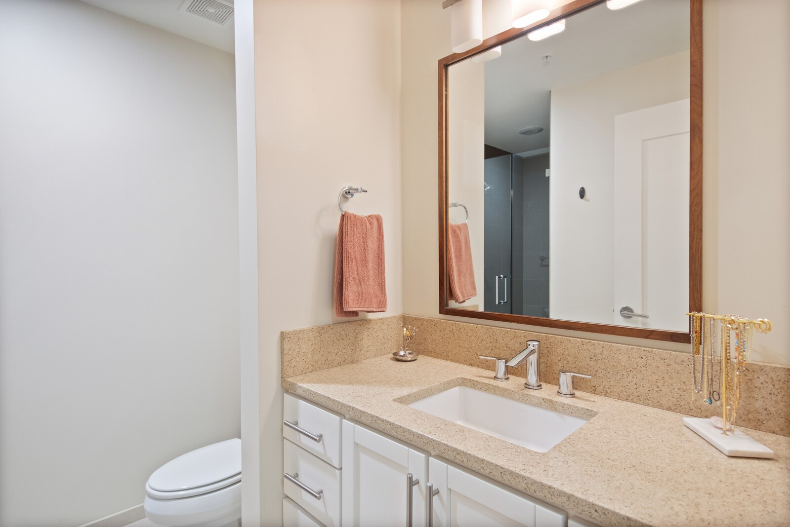 1212 Laurel St Unit: 1010