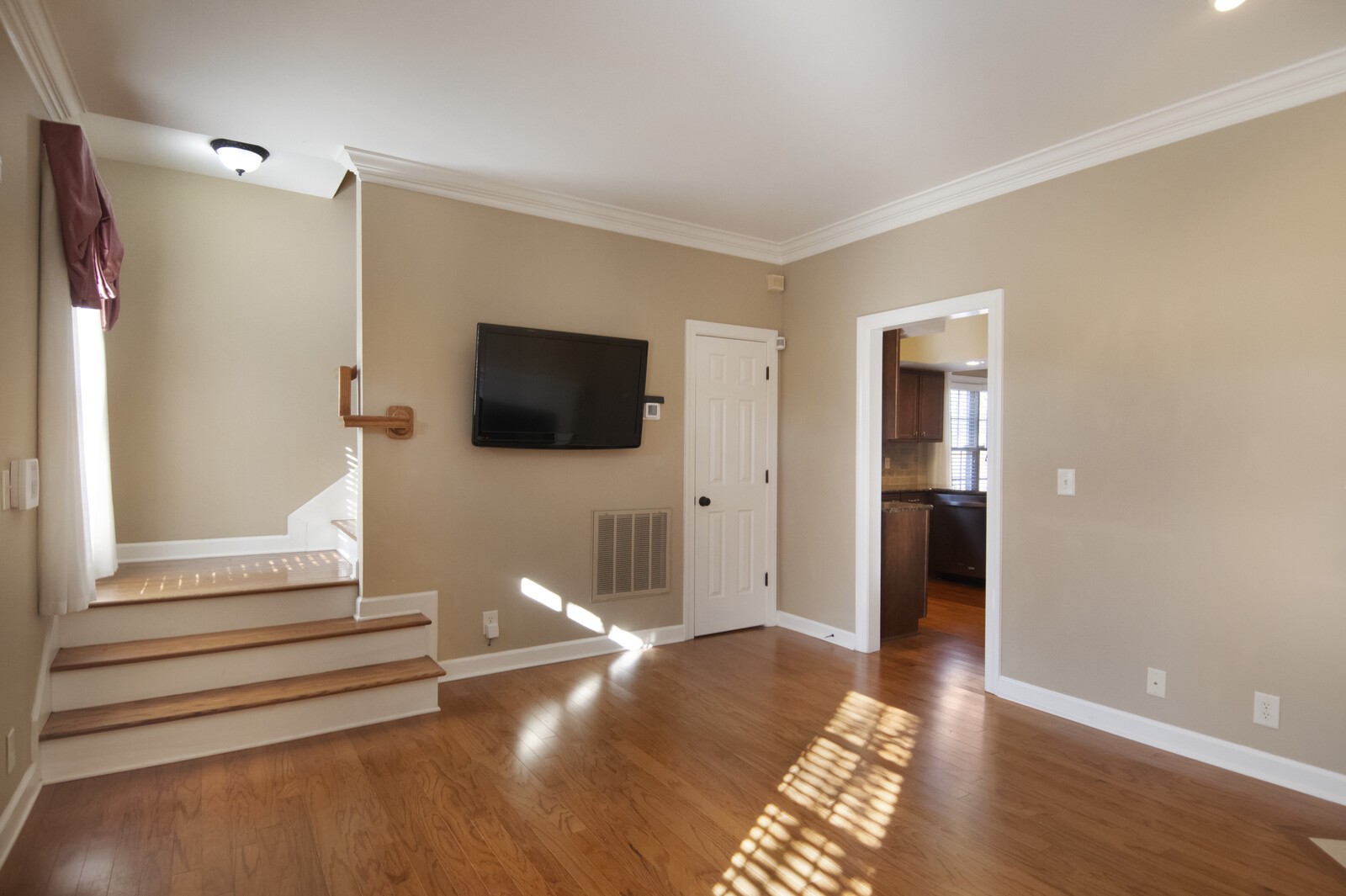 228 4th Ave, N Unit: 1