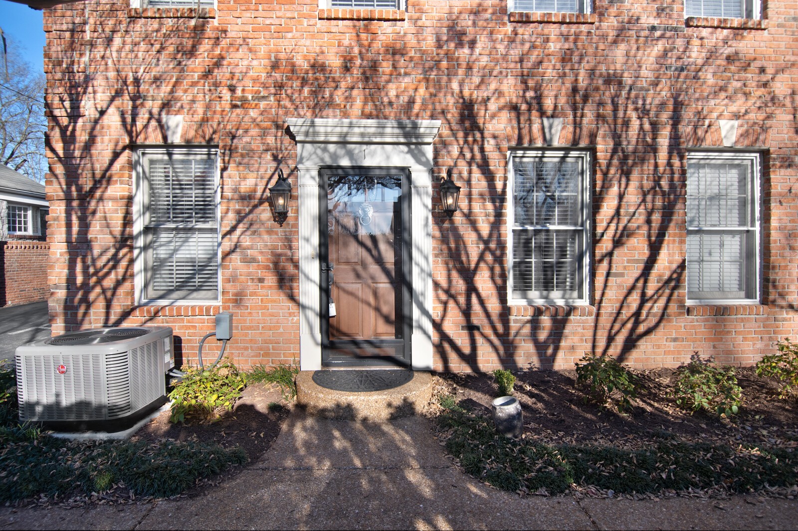 228 4th Ave, N Unit: 1