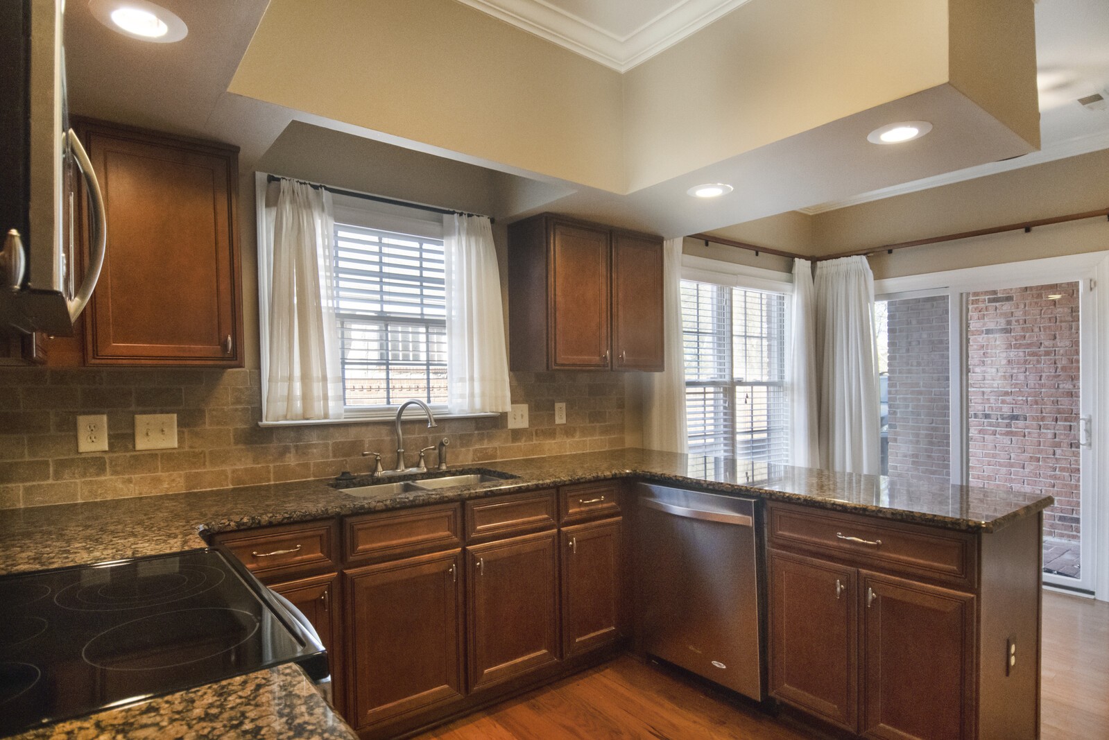 228 4th Ave, N Unit: 1