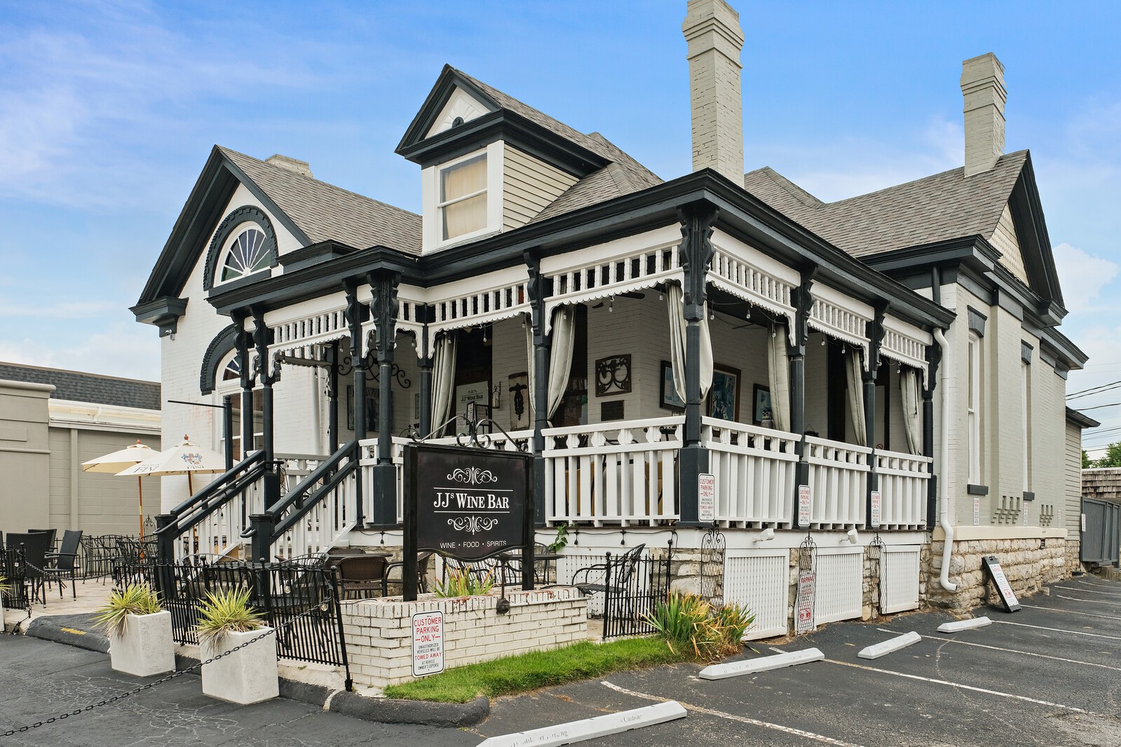 228 4th Ave, N Unit: 1