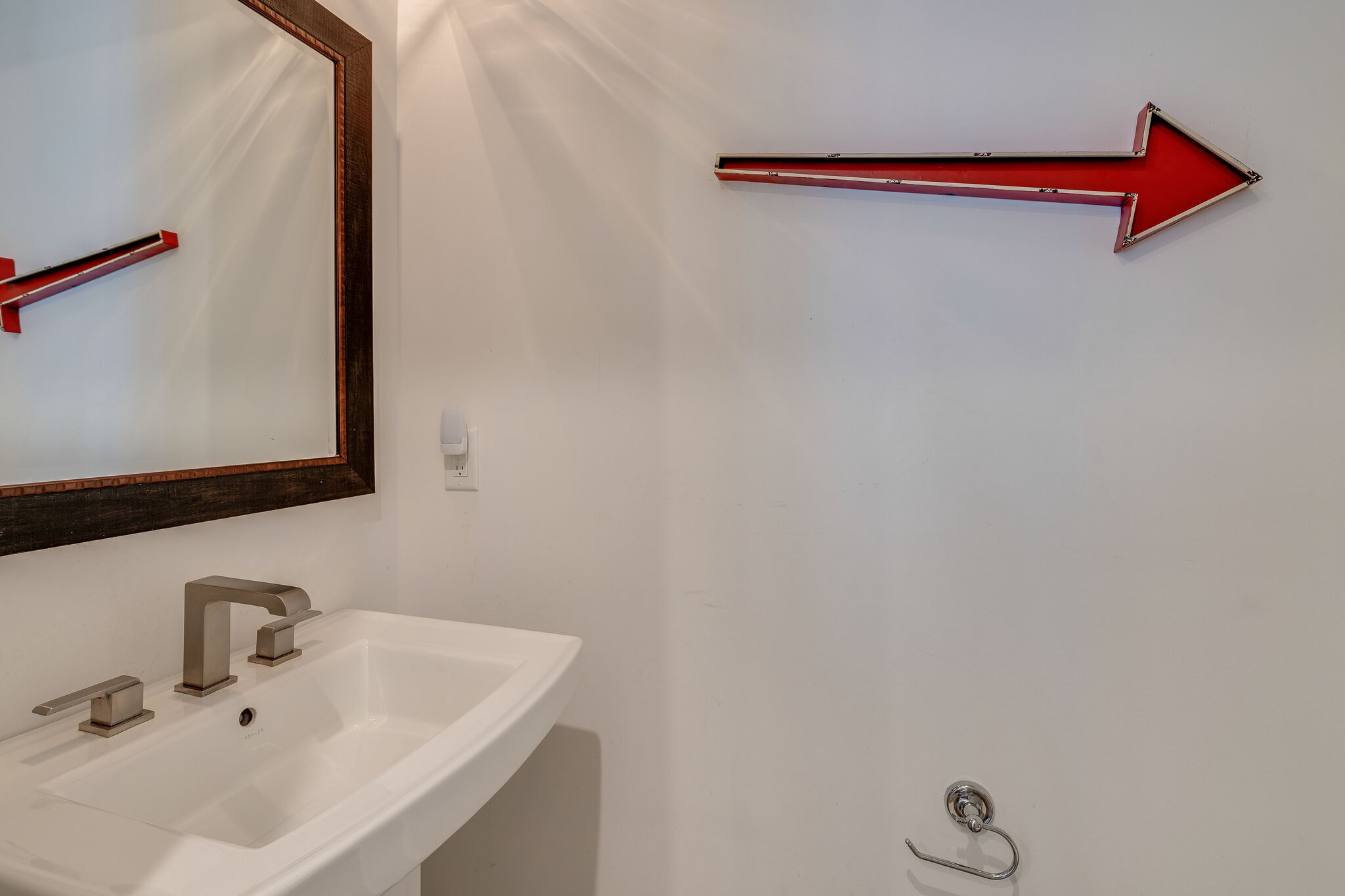 1050 E Trinity Ln Unit: 7