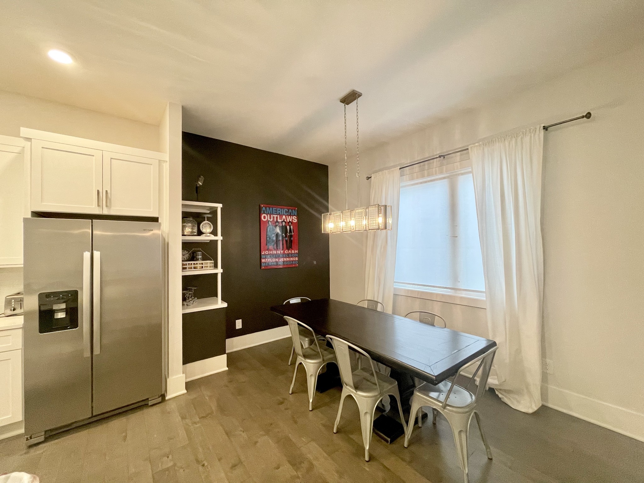 1050 E Trinity Ln Unit: 7