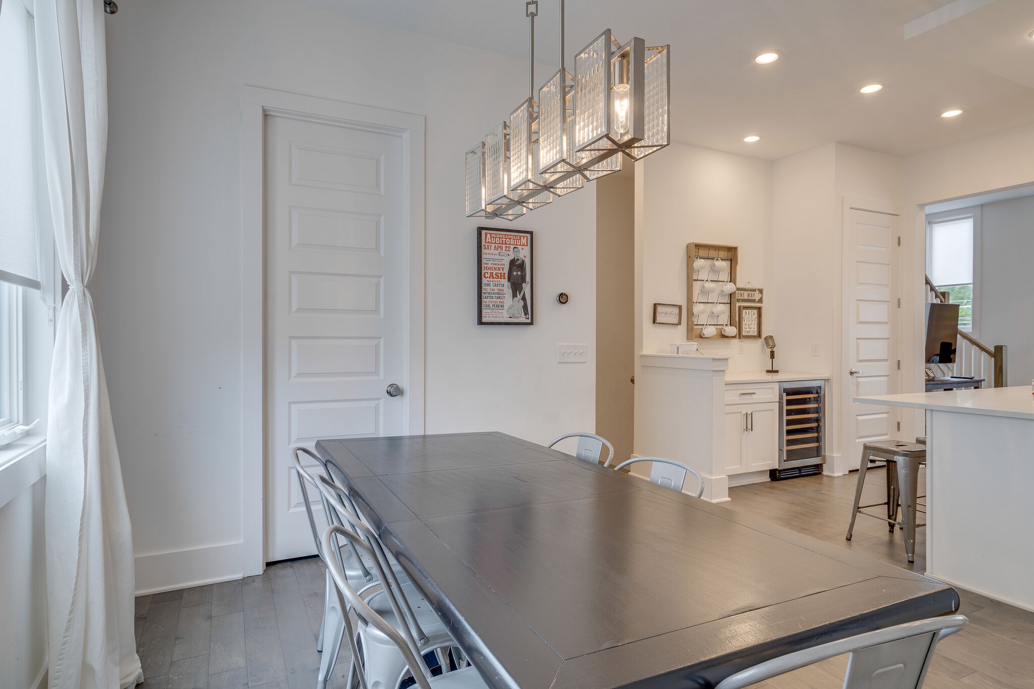 1050 E Trinity Ln Unit: 7