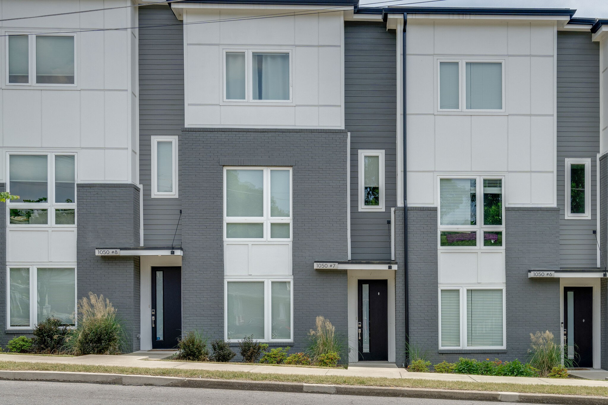 1050 E Trinity Ln Unit: 7