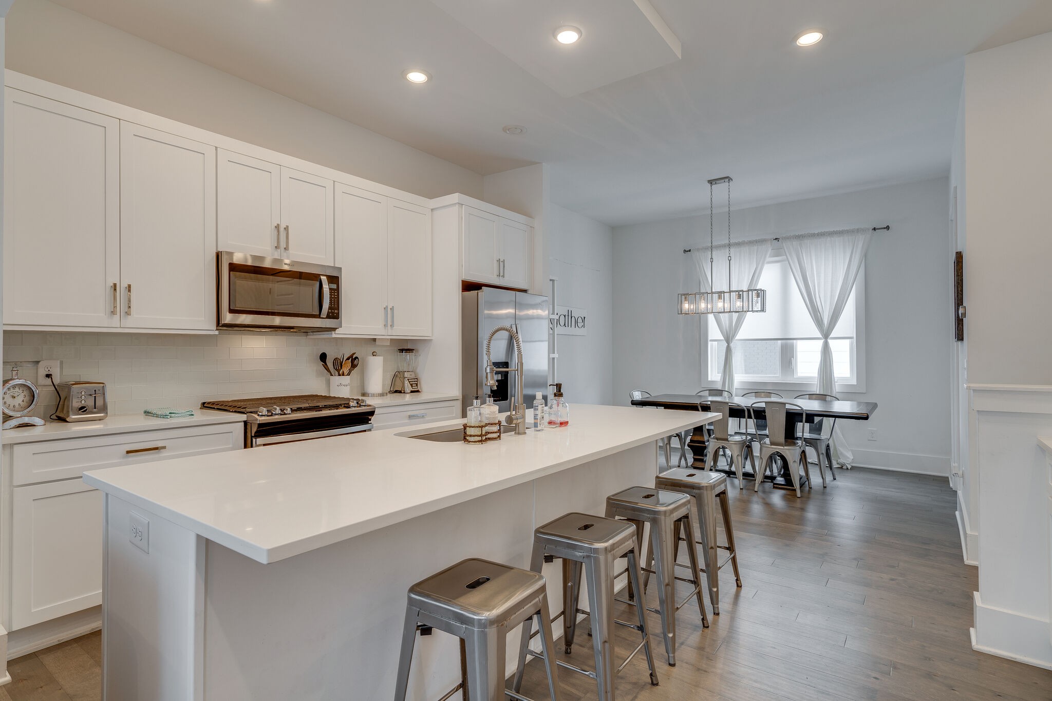 1050 E Trinity Ln Unit: 7