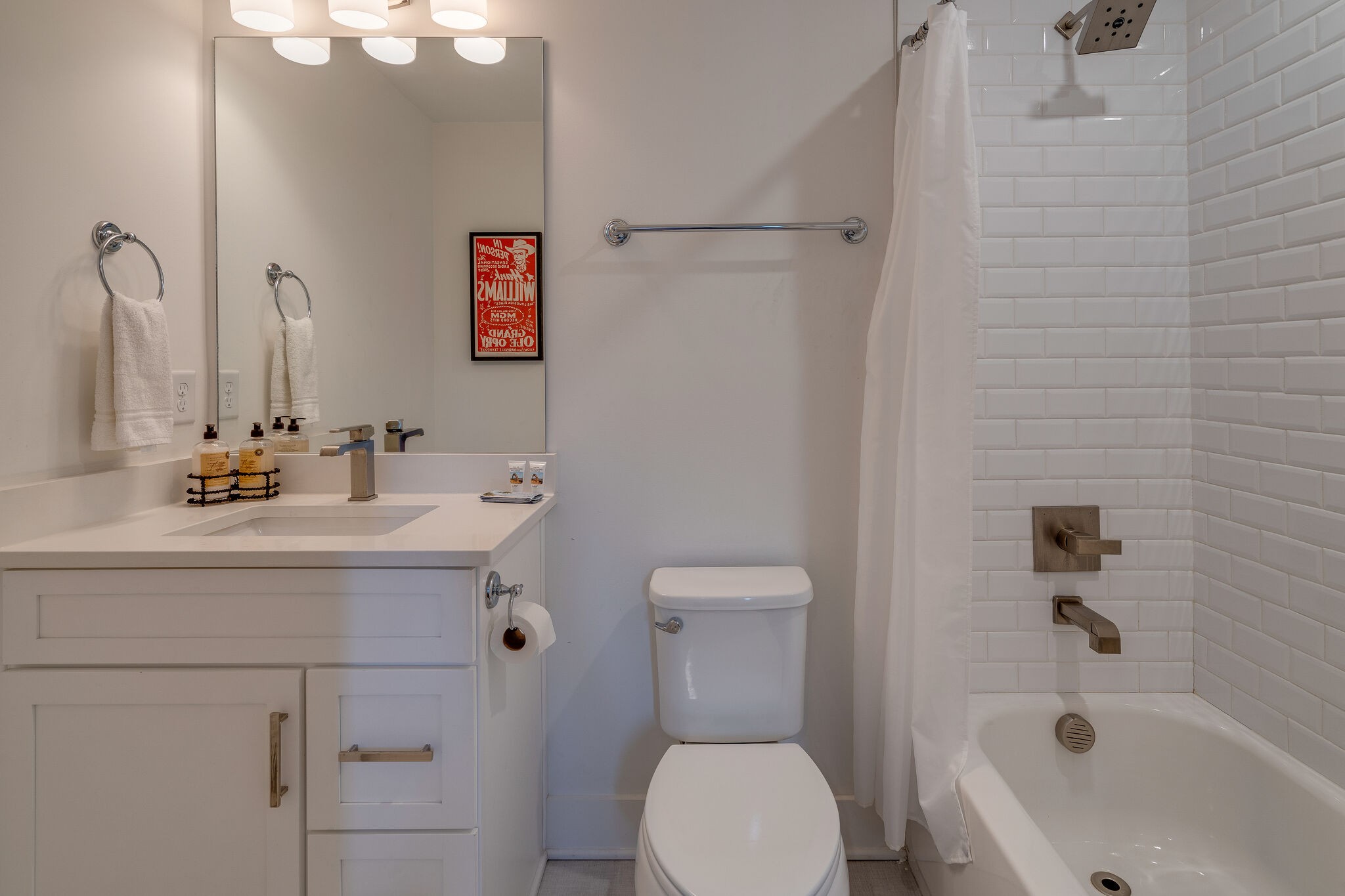 1050 E Trinity Ln Unit: 7