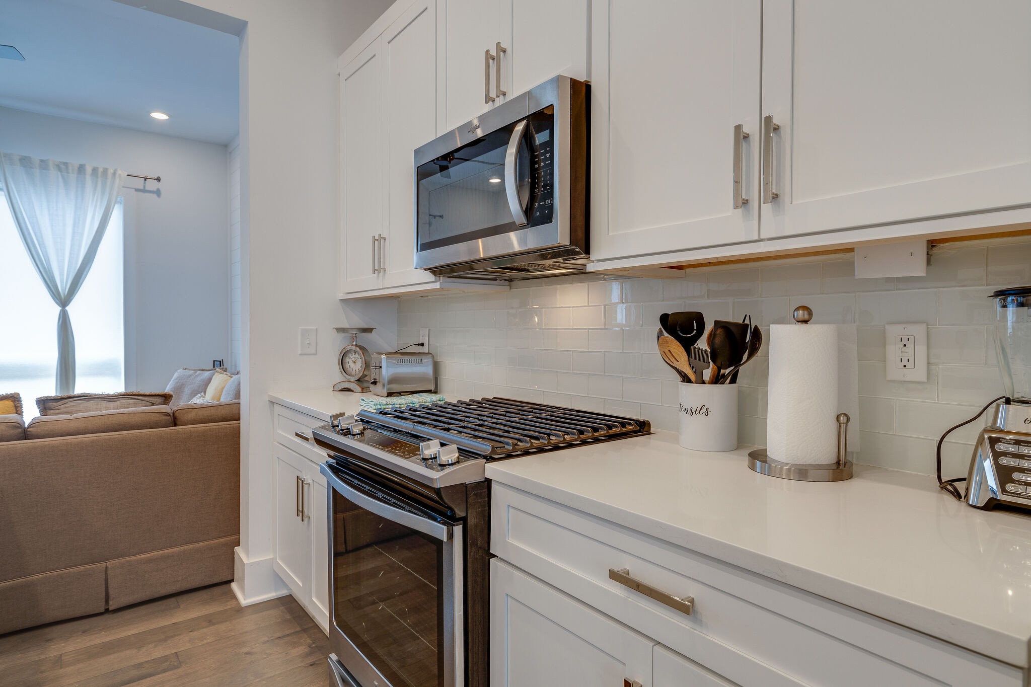 1050 E Trinity Ln Unit: 7