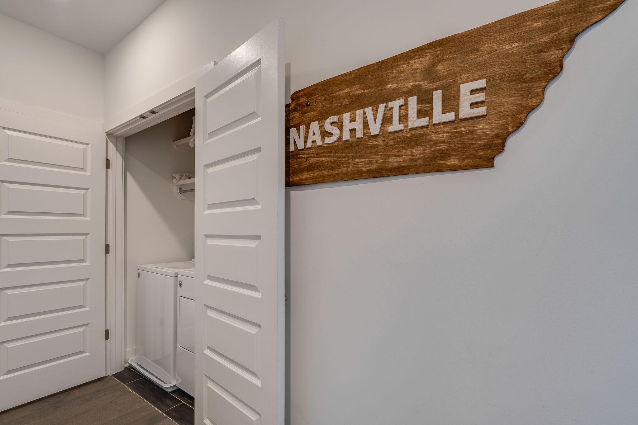 1050 E Trinity Ln Unit: 7