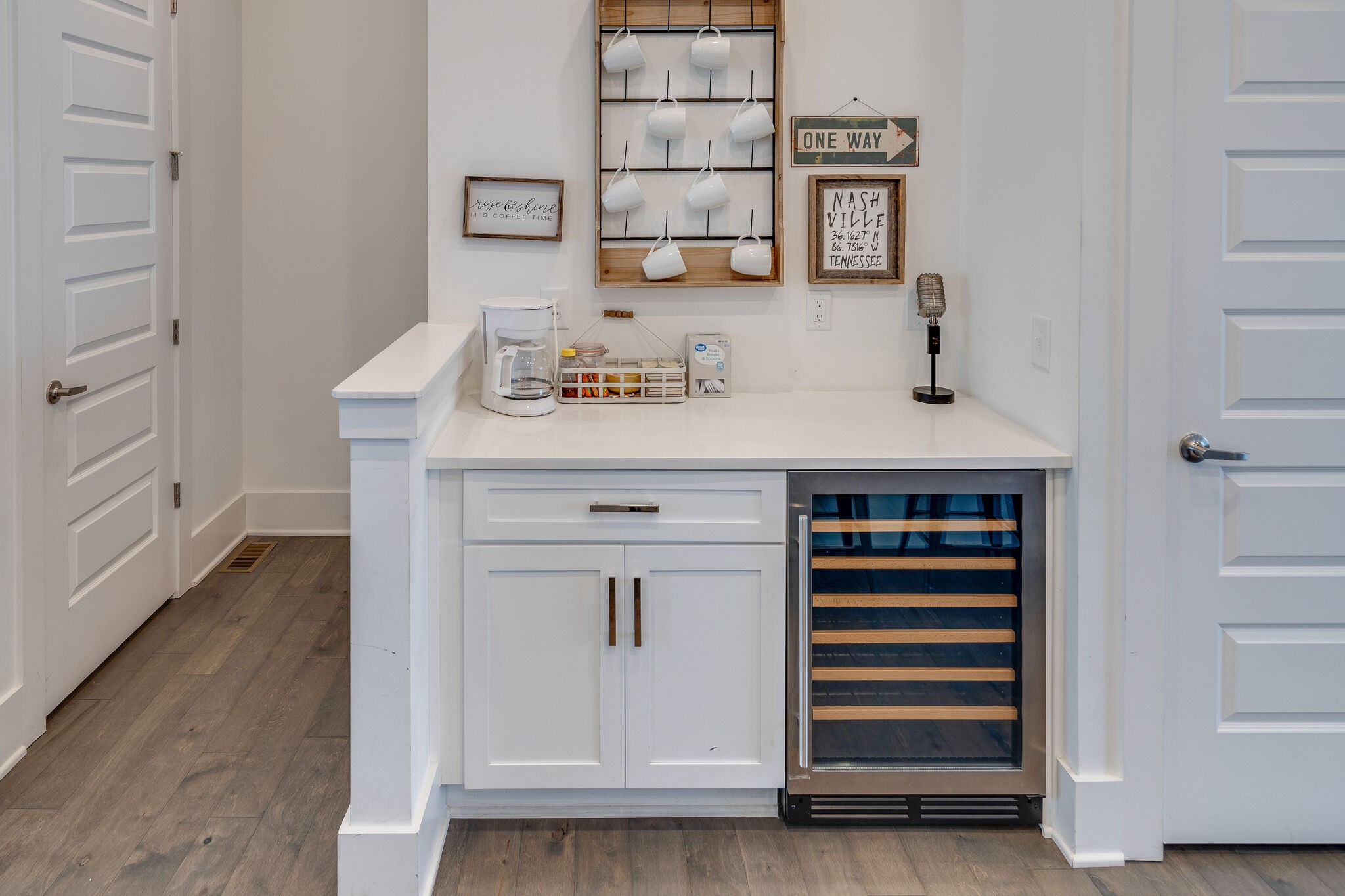 1050 E Trinity Ln Unit: 7