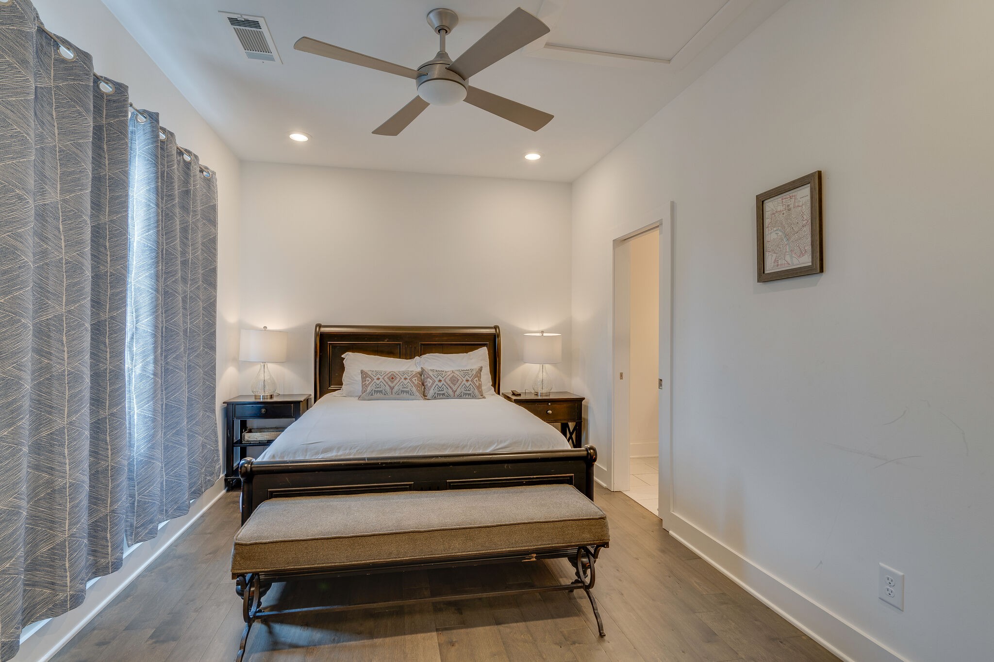 1050 E Trinity Ln Unit: 7