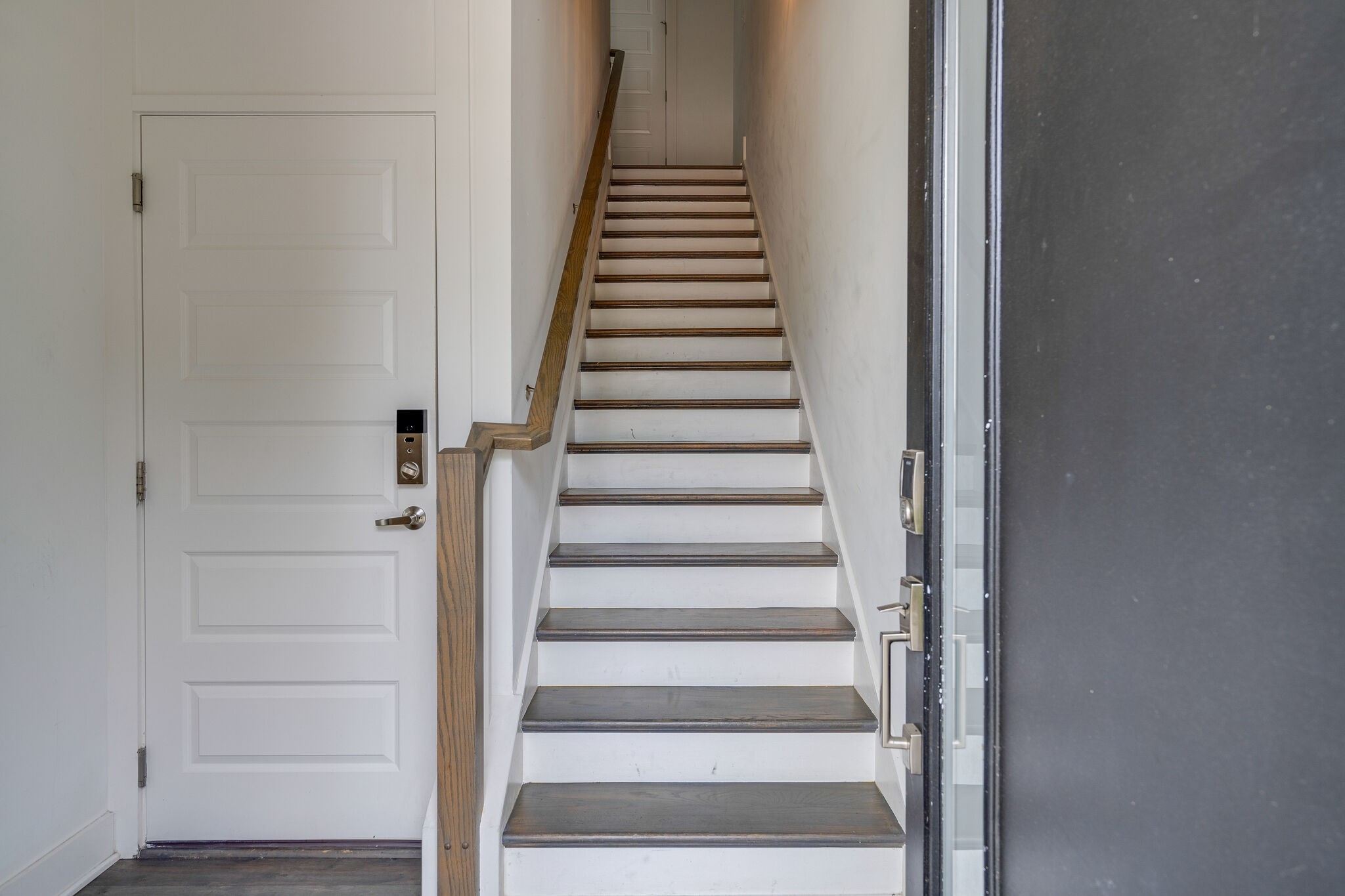 1050 E Trinity Ln Unit: 7