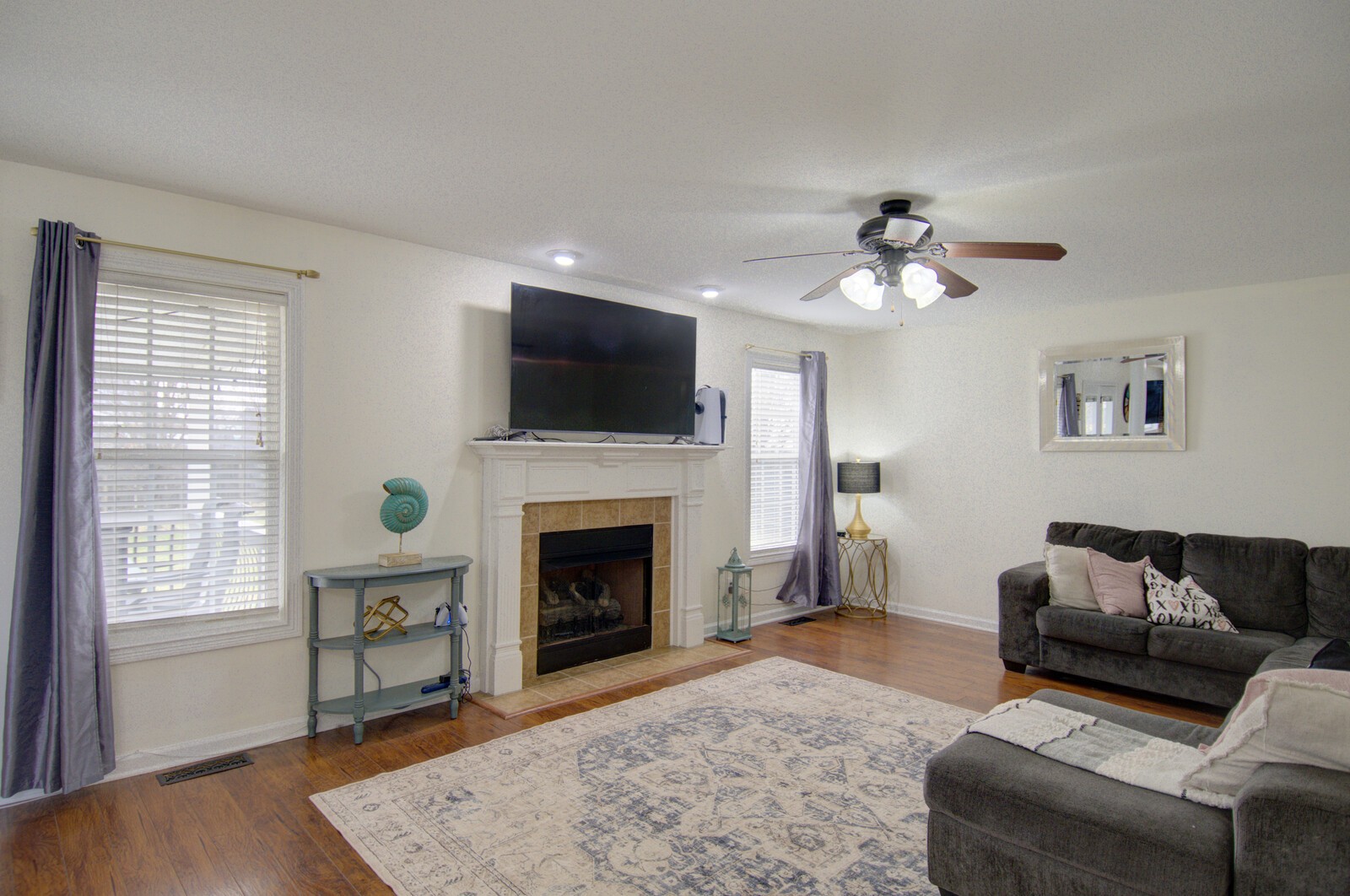 2837 Brewster Dr