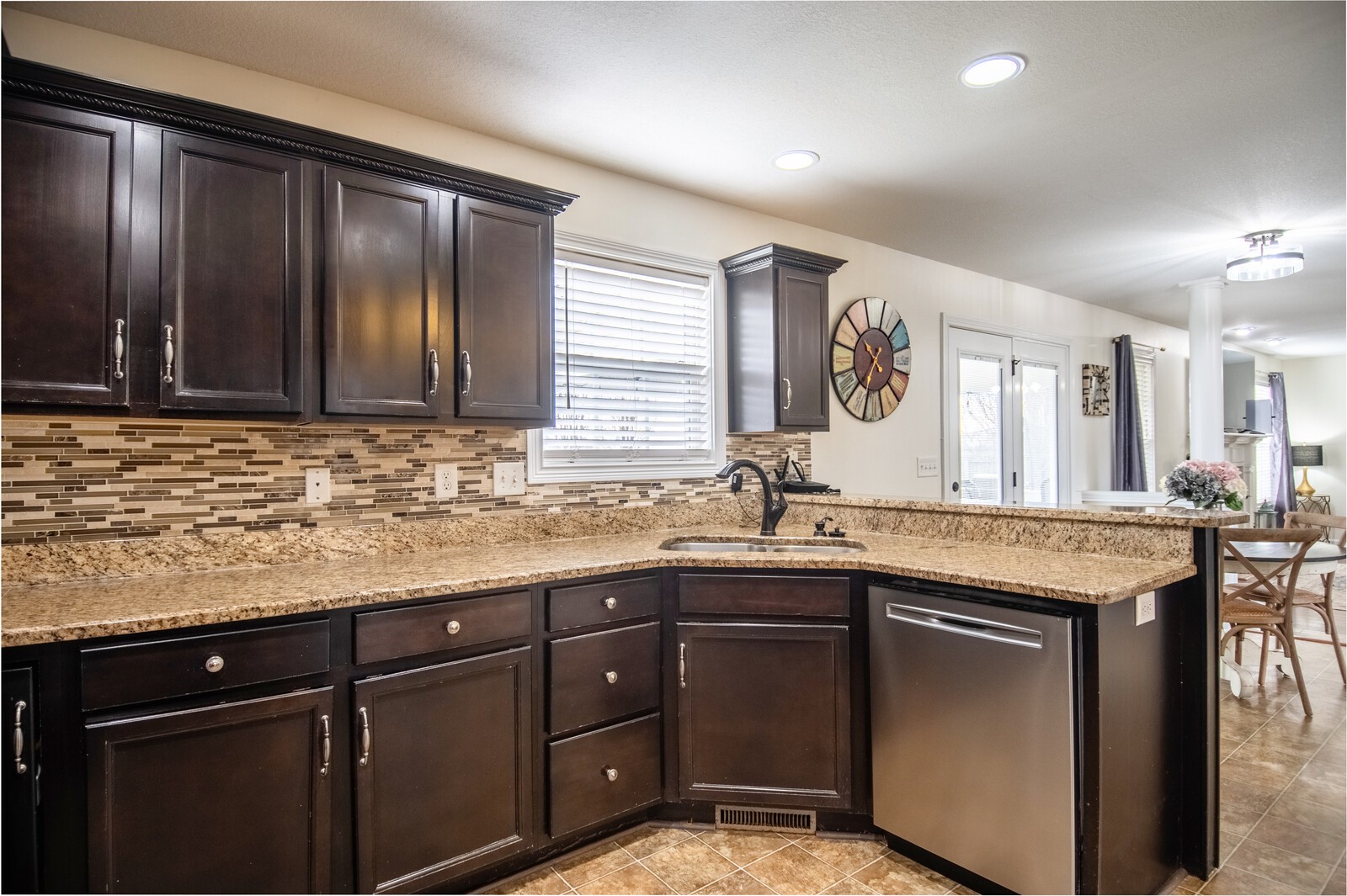 2837 Brewster Dr