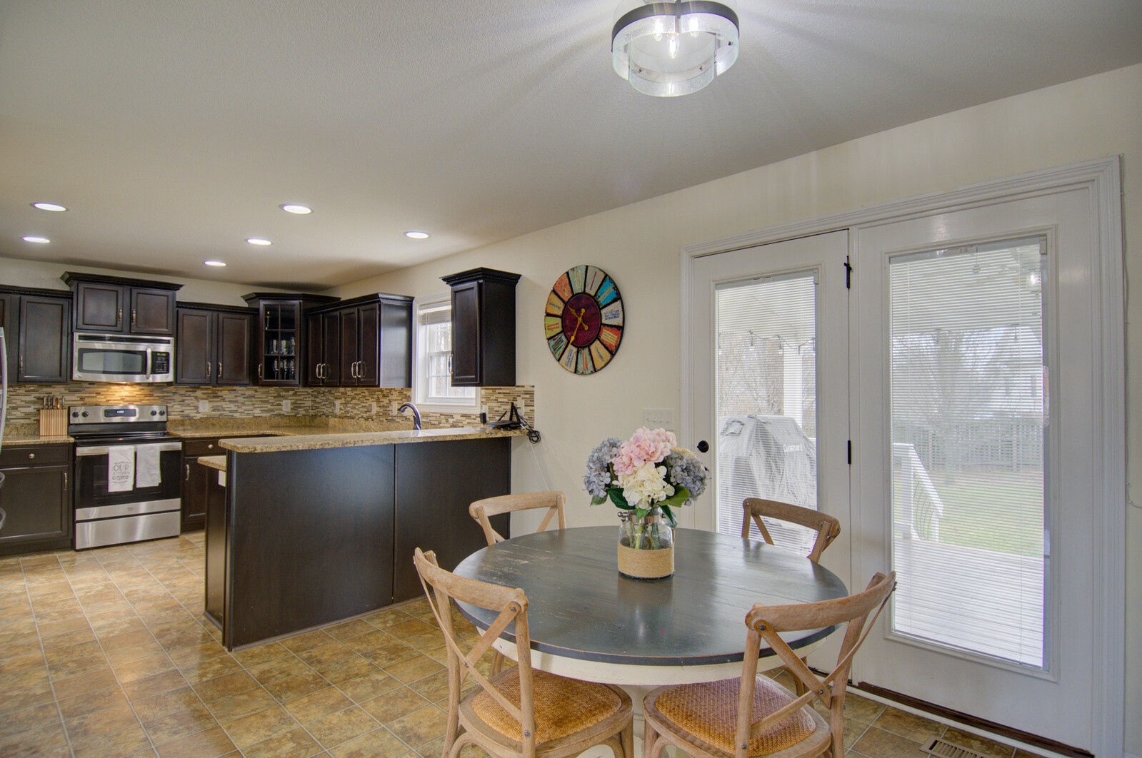 2837 Brewster Dr