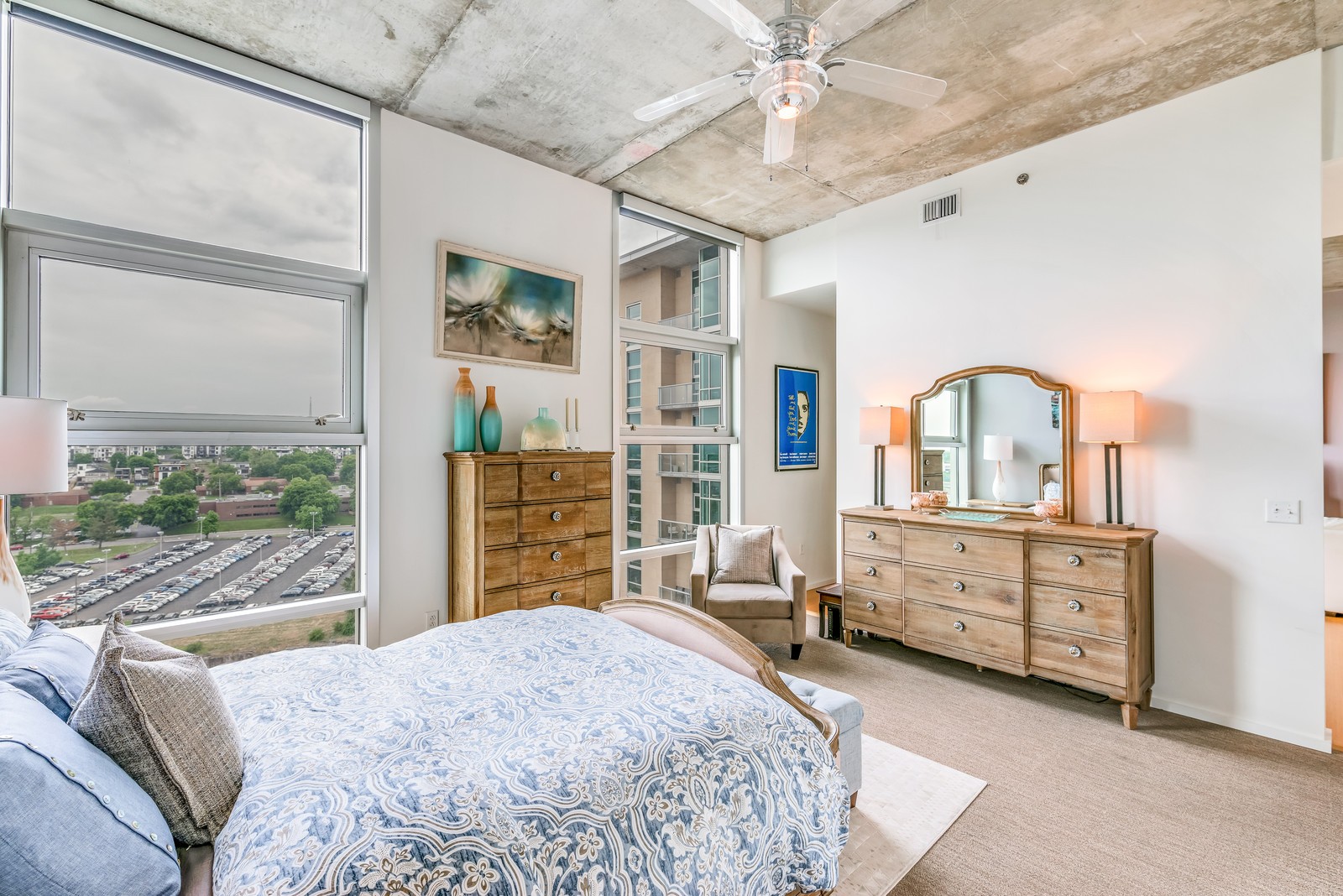 700 12th Ave, S Unit: 1207