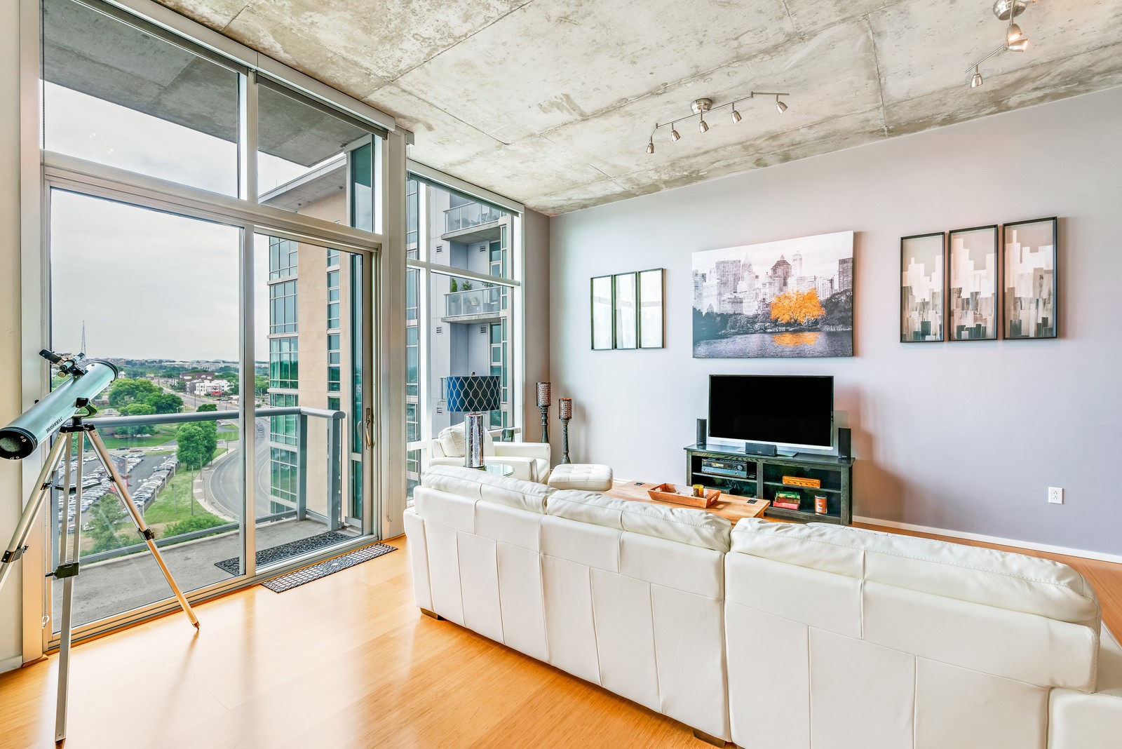 700 12th Ave, S Unit: 1207