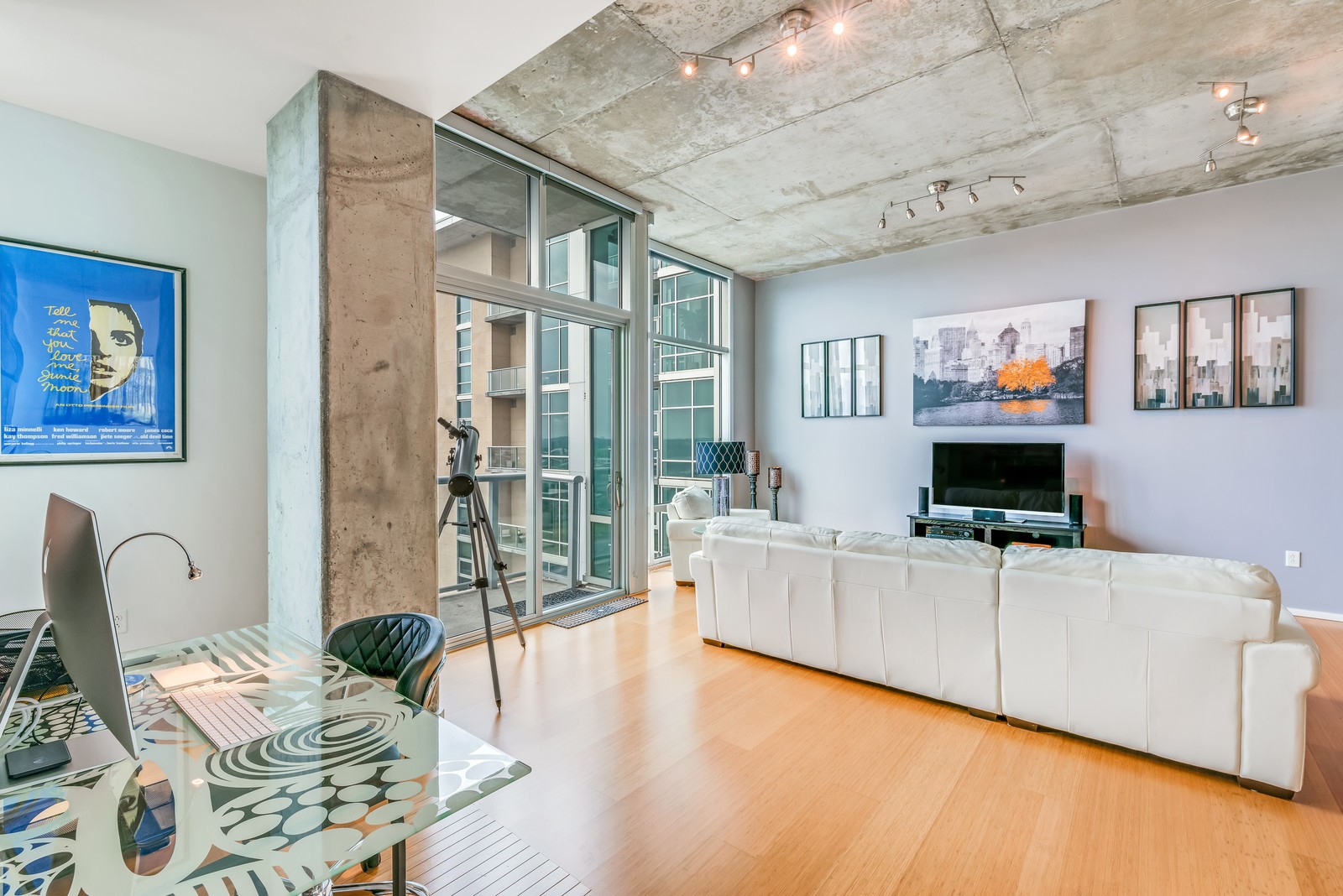 700 12th Ave, S Unit: 1207