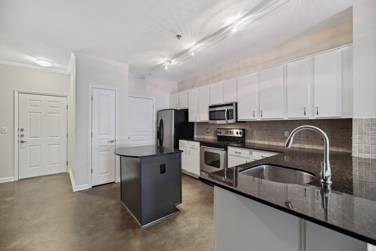 1803 Broadway Unit: 307