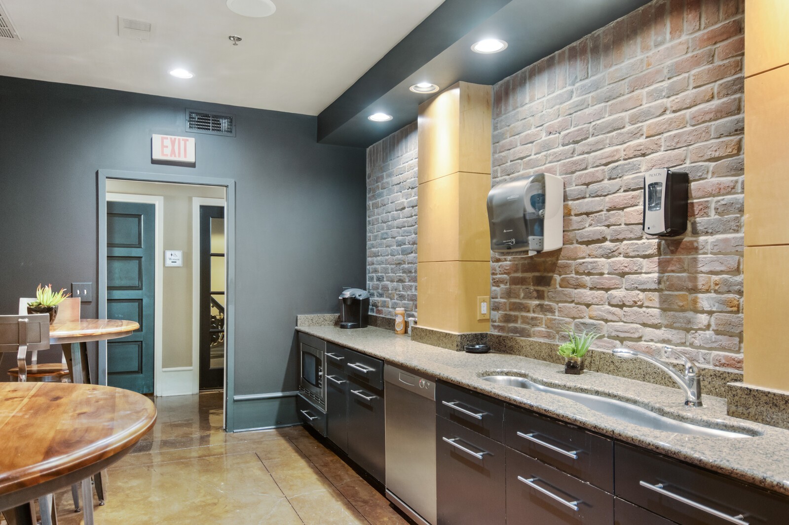 1803 Broadway Unit: 307