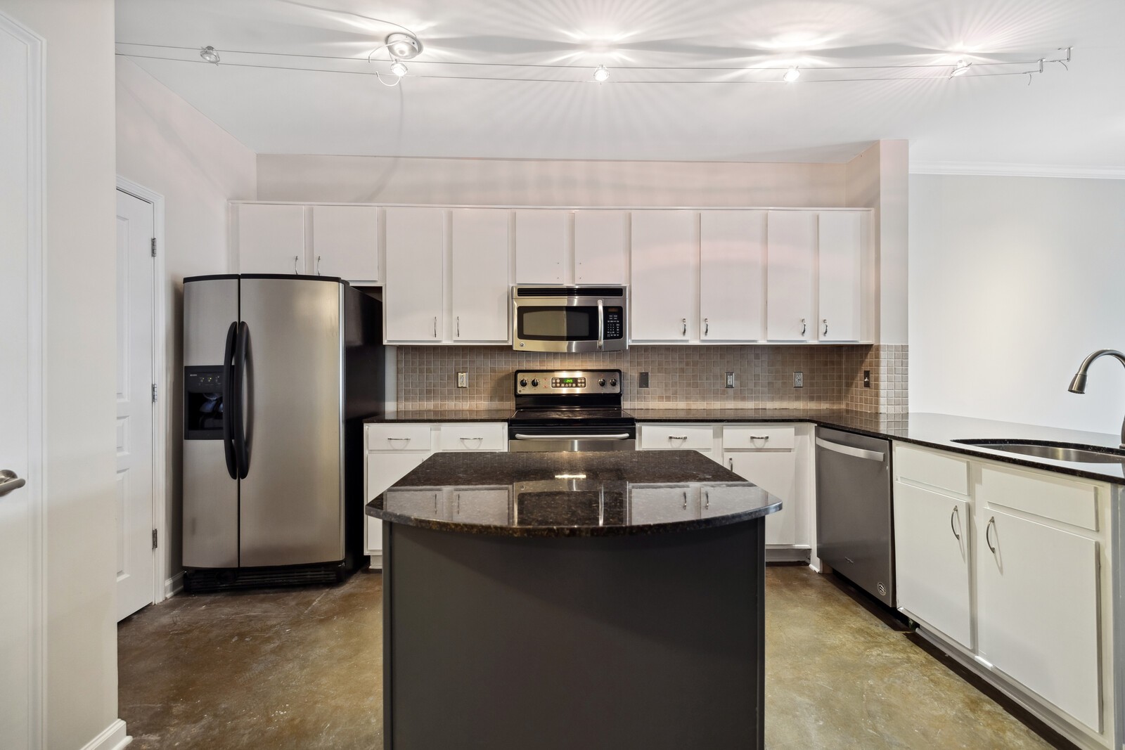1803 Broadway Unit: 307