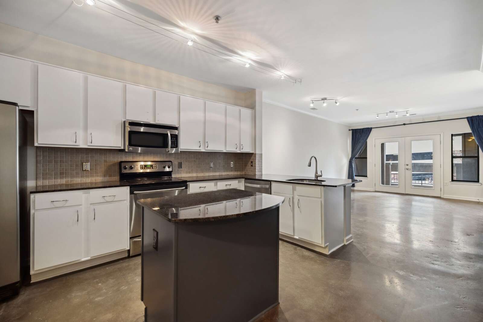 1803 Broadway Unit: 307