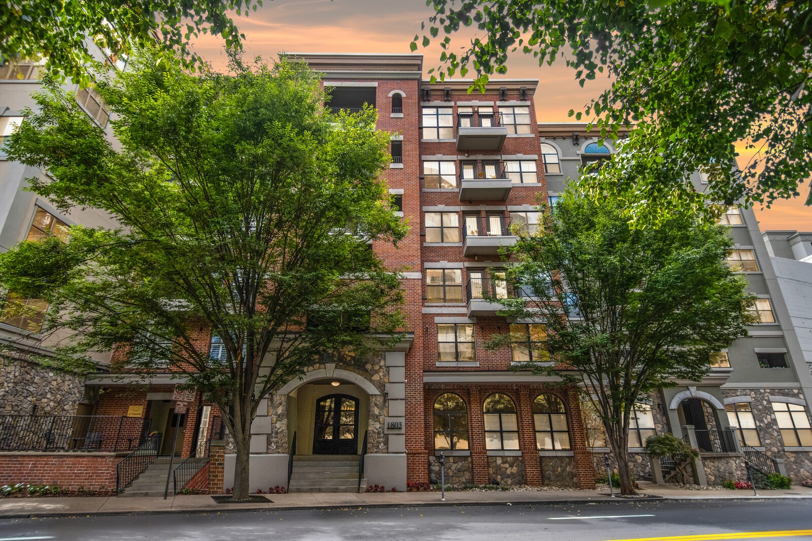 1803 Broadway Unit: 307