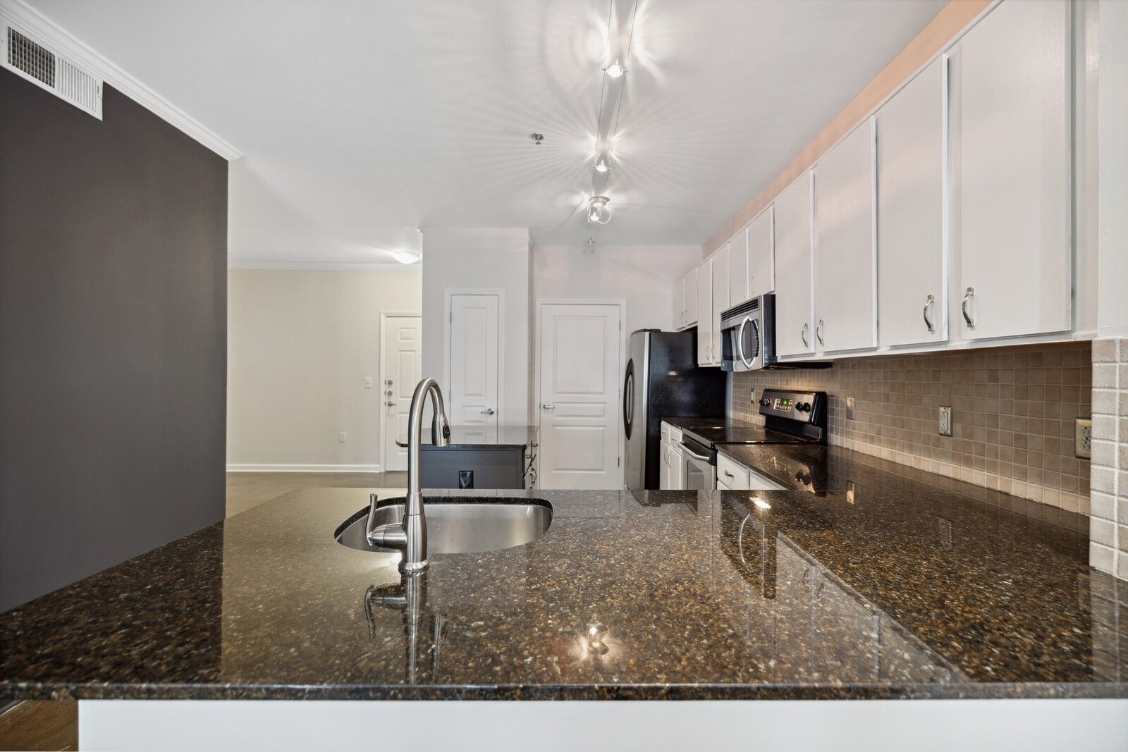 1803 Broadway Unit: 307