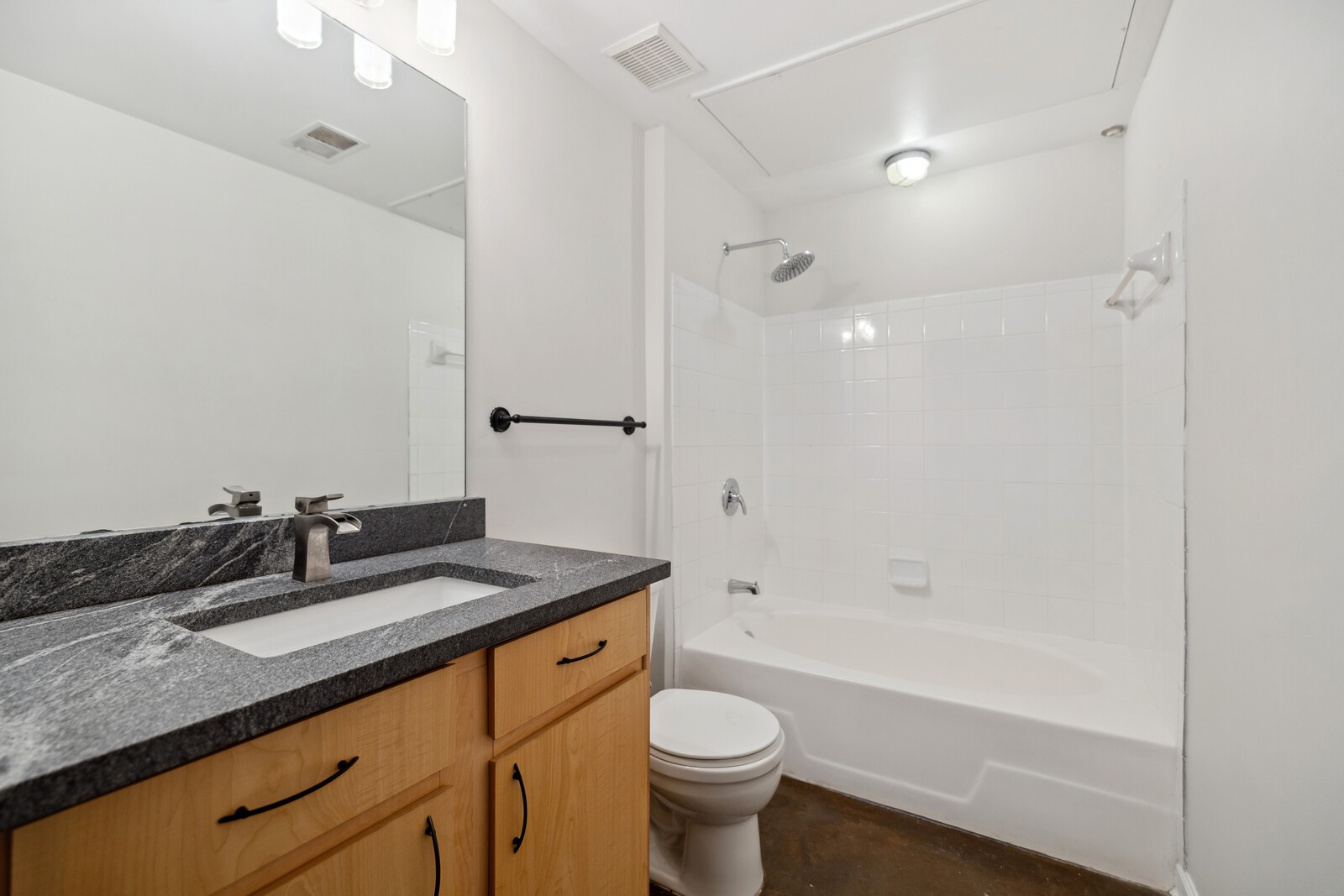 1803 Broadway Unit: 307