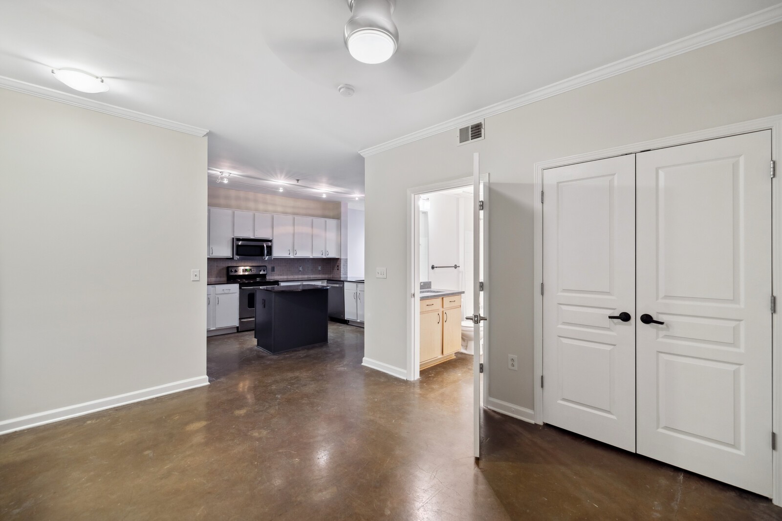 1803 Broadway Unit: 307
