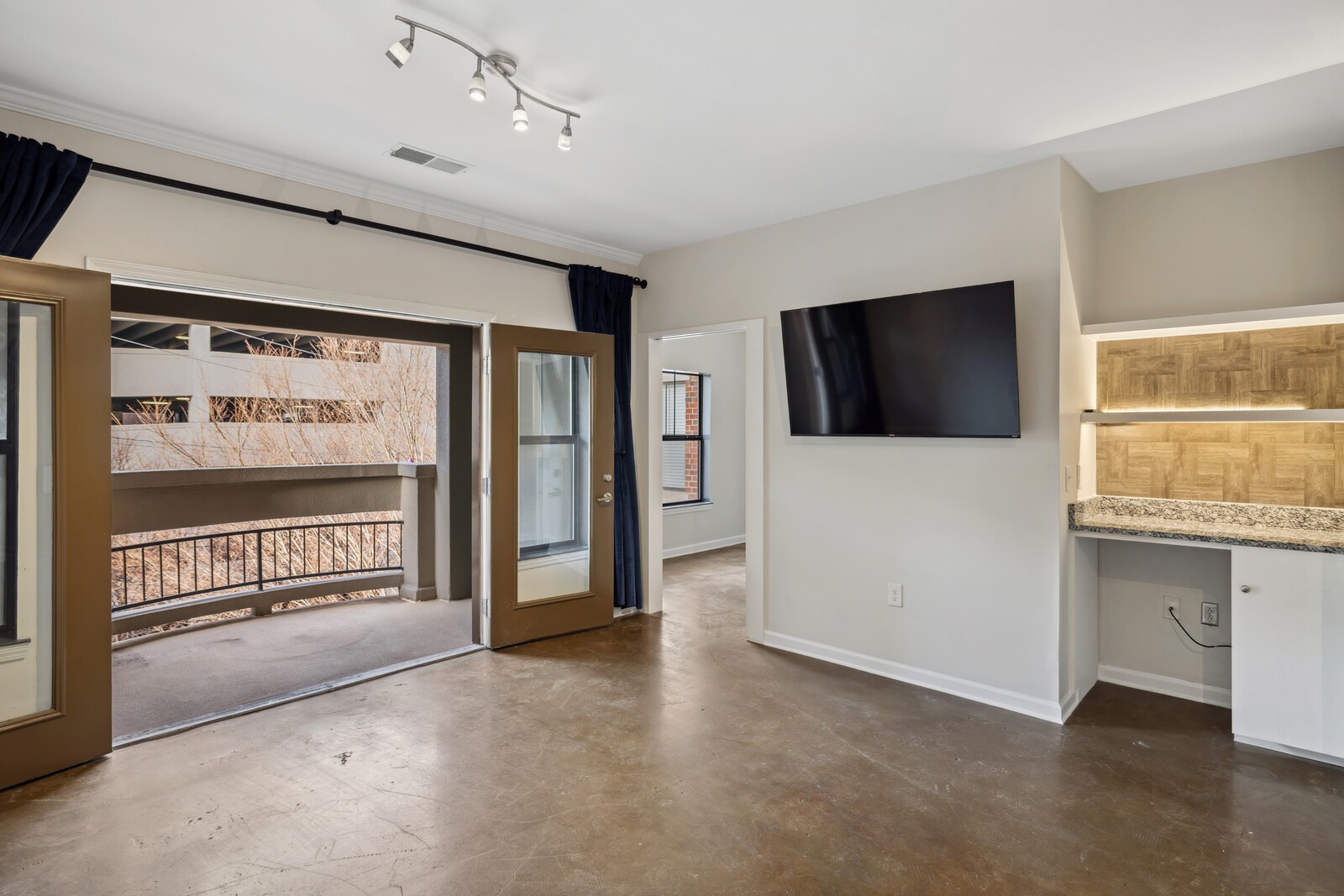 1803 Broadway Unit: 307