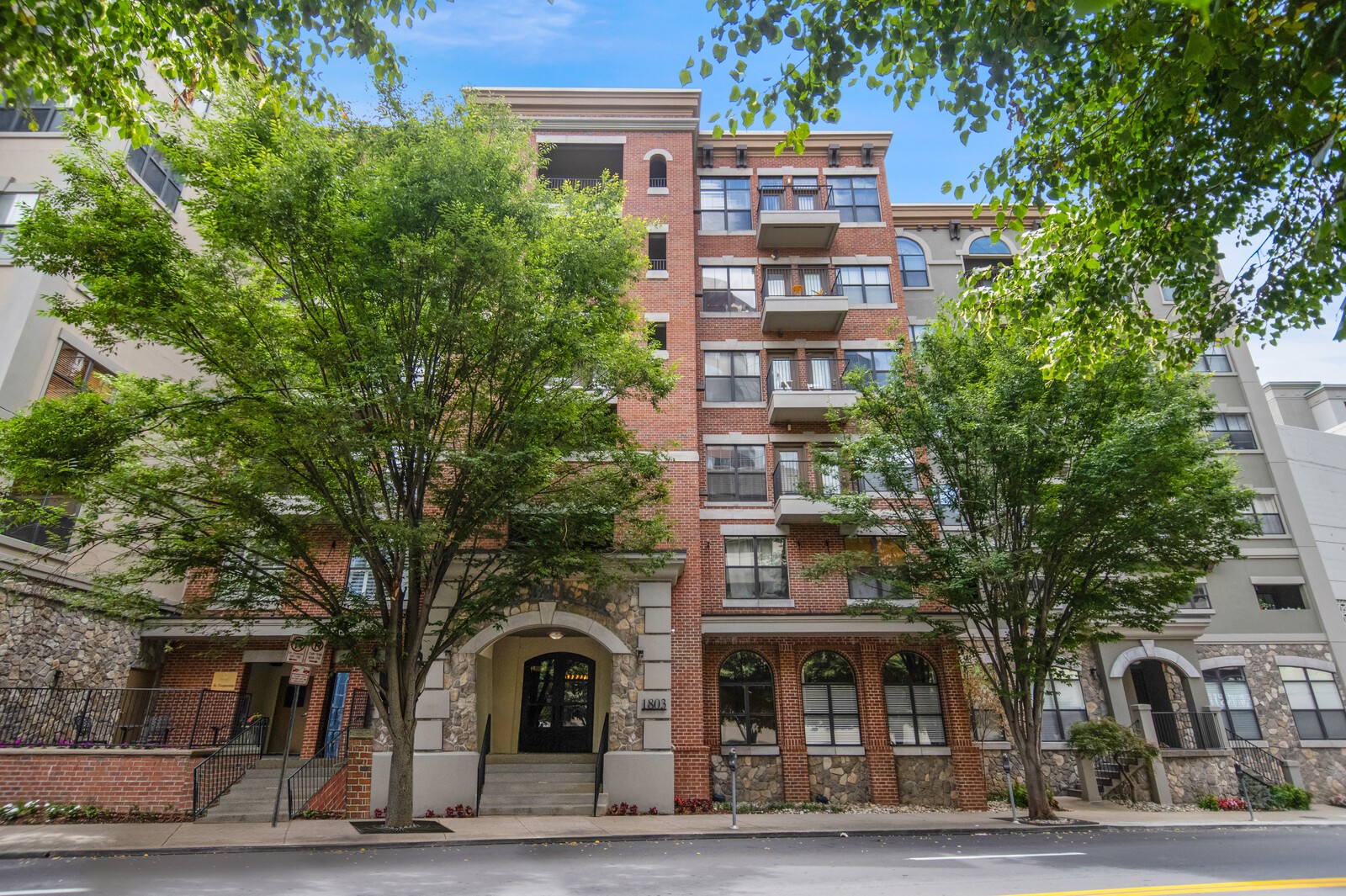 1803 Broadway Unit: 307