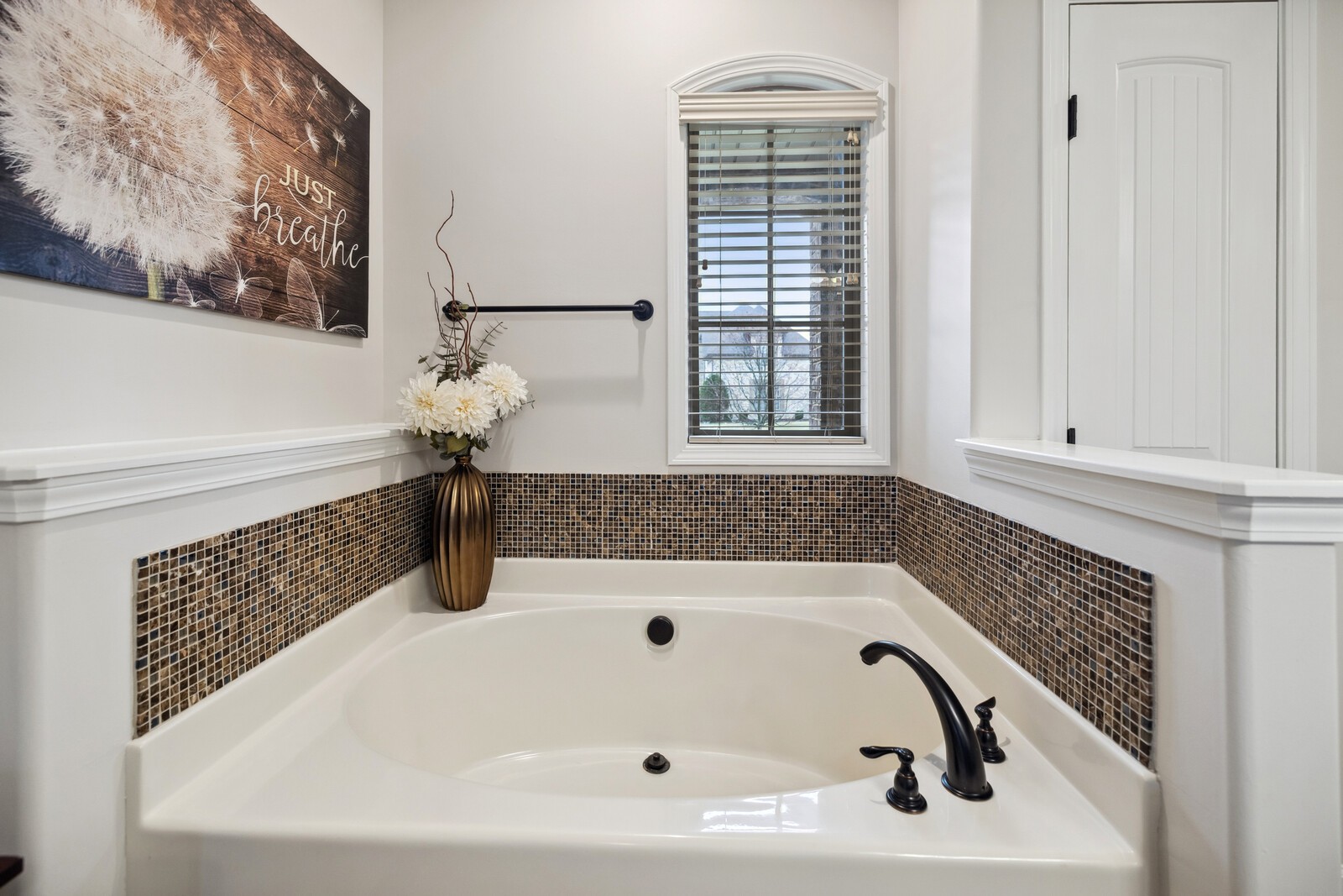 123 Alderwood Dr