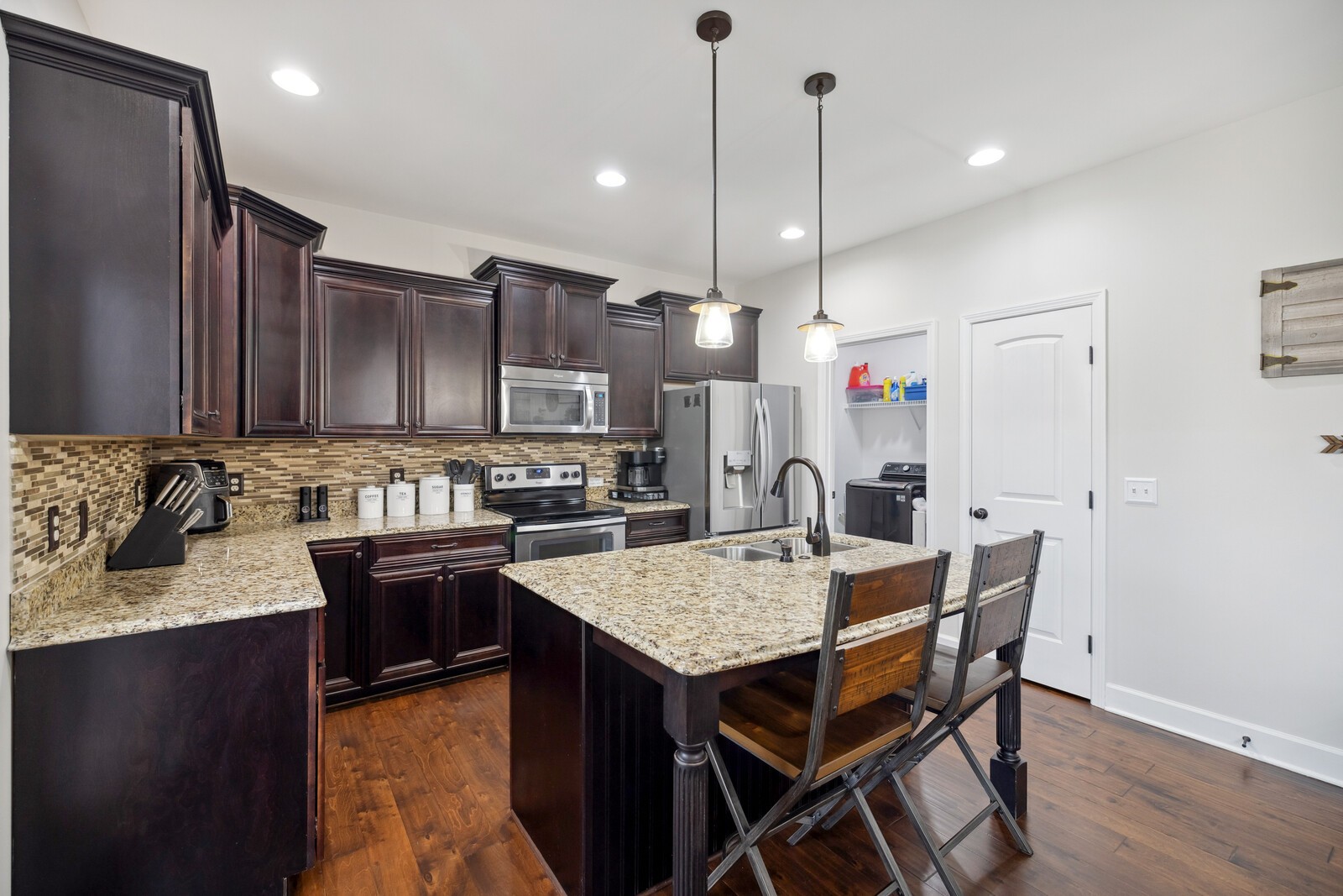 123 Alderwood Dr