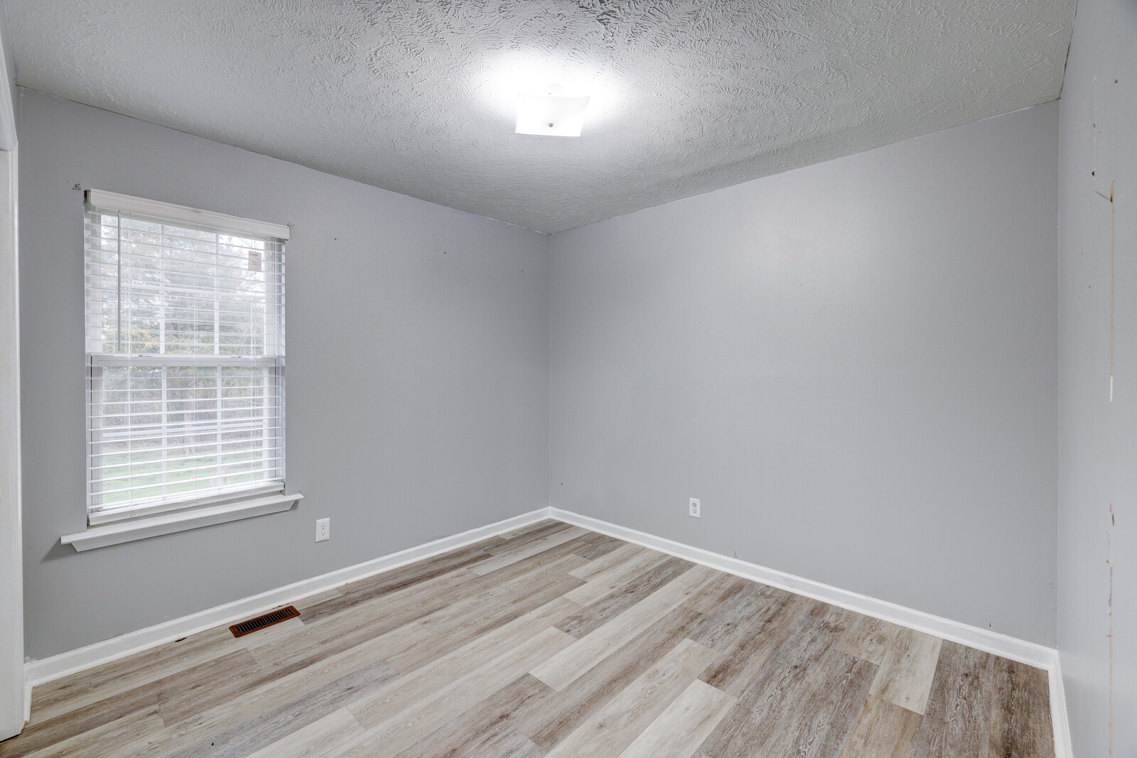 1409 Laurel Oak Dr
