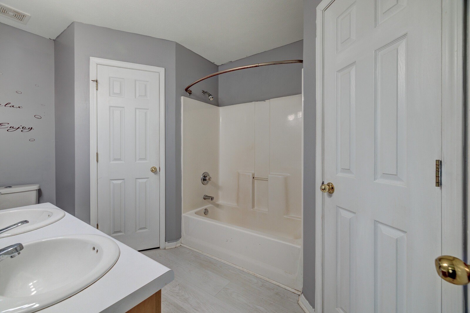 1409 Laurel Oak Dr