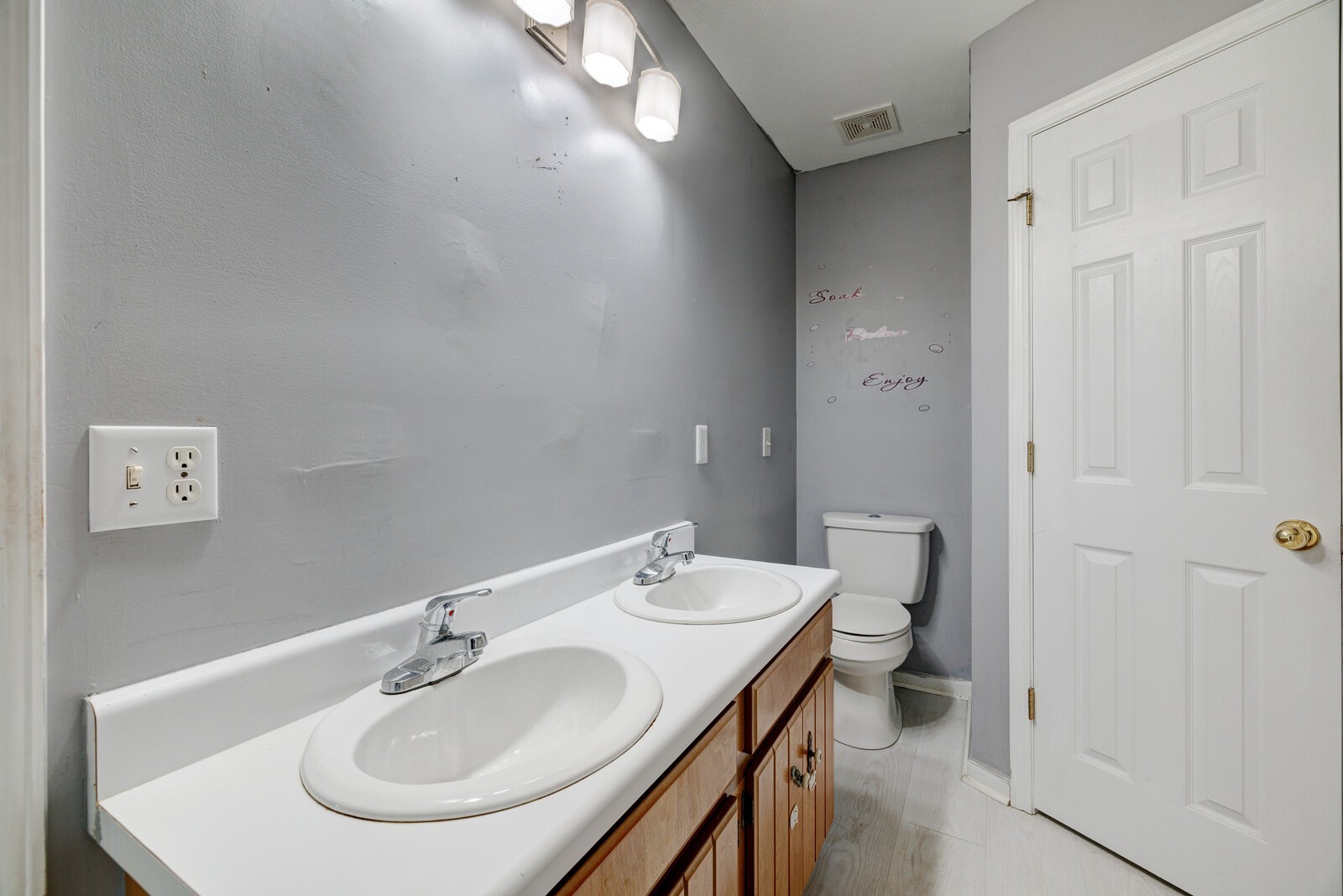 1409 Laurel Oak Dr