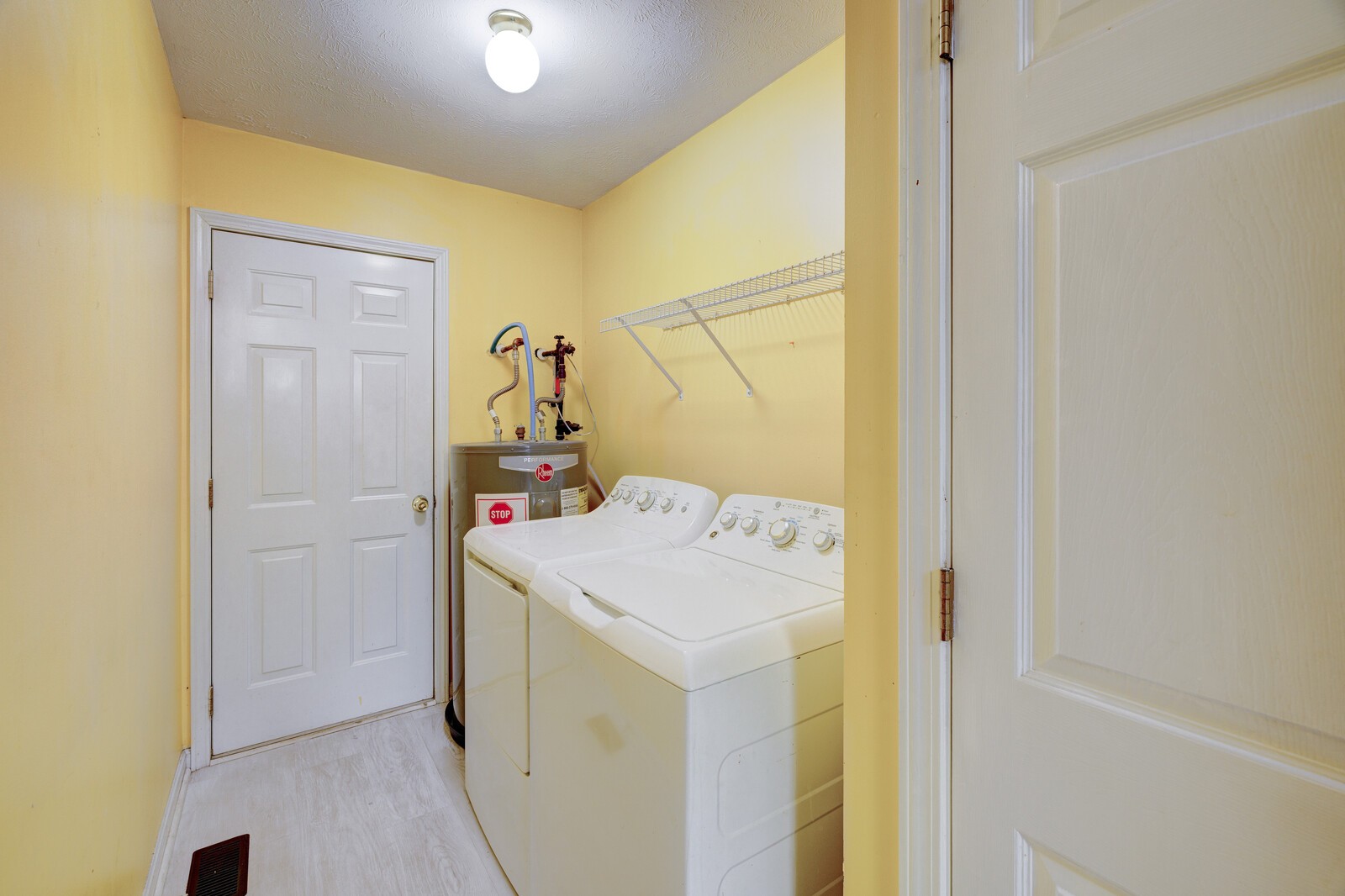 1409 Laurel Oak Dr