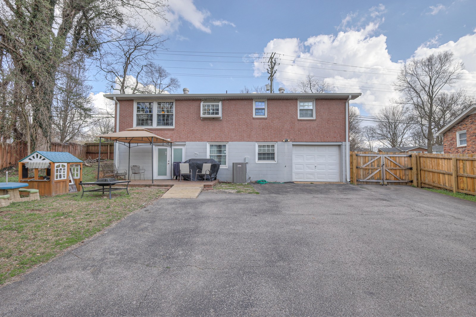 7005 Bonnafair Dr