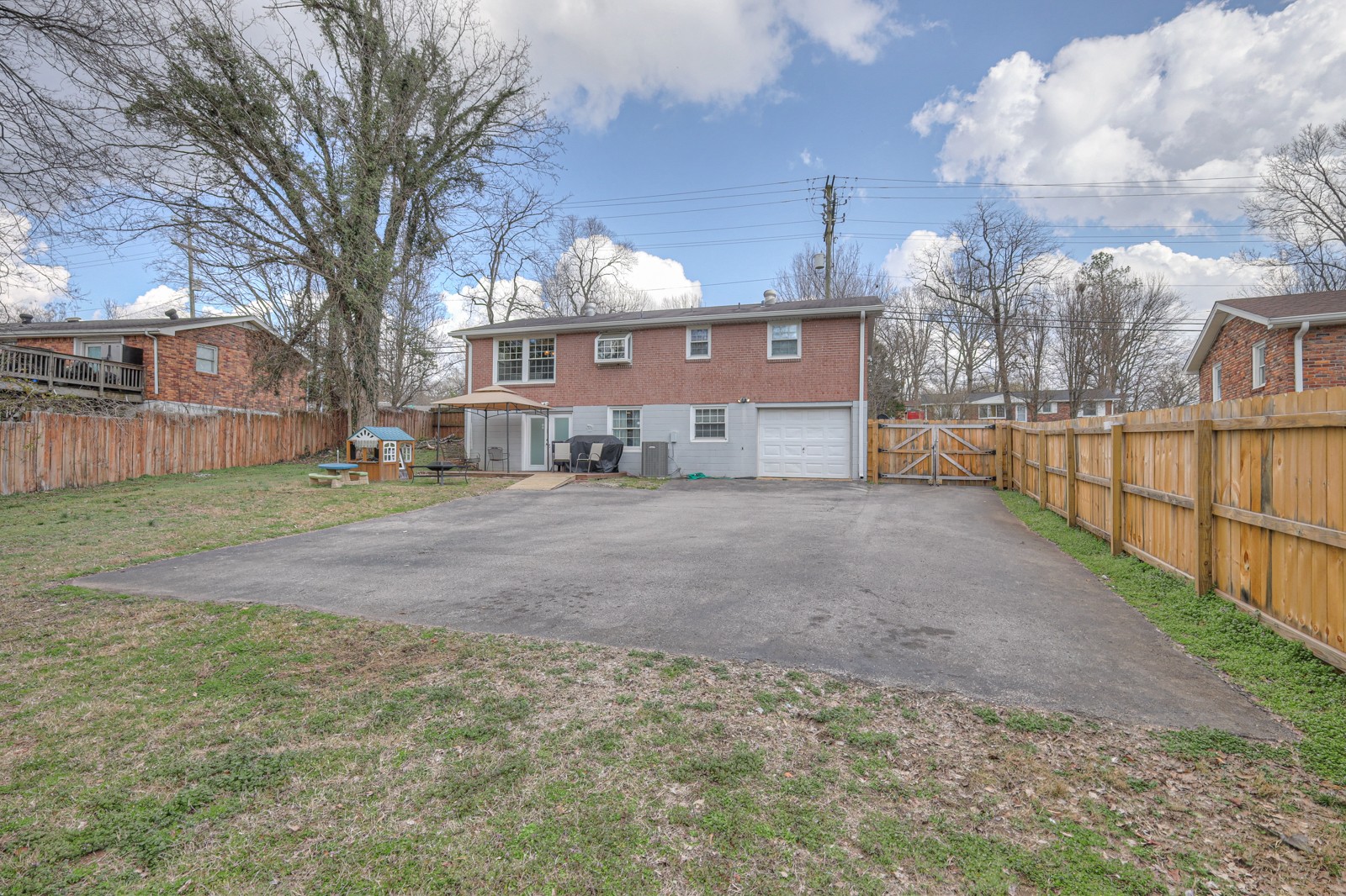 7005 Bonnafair Dr