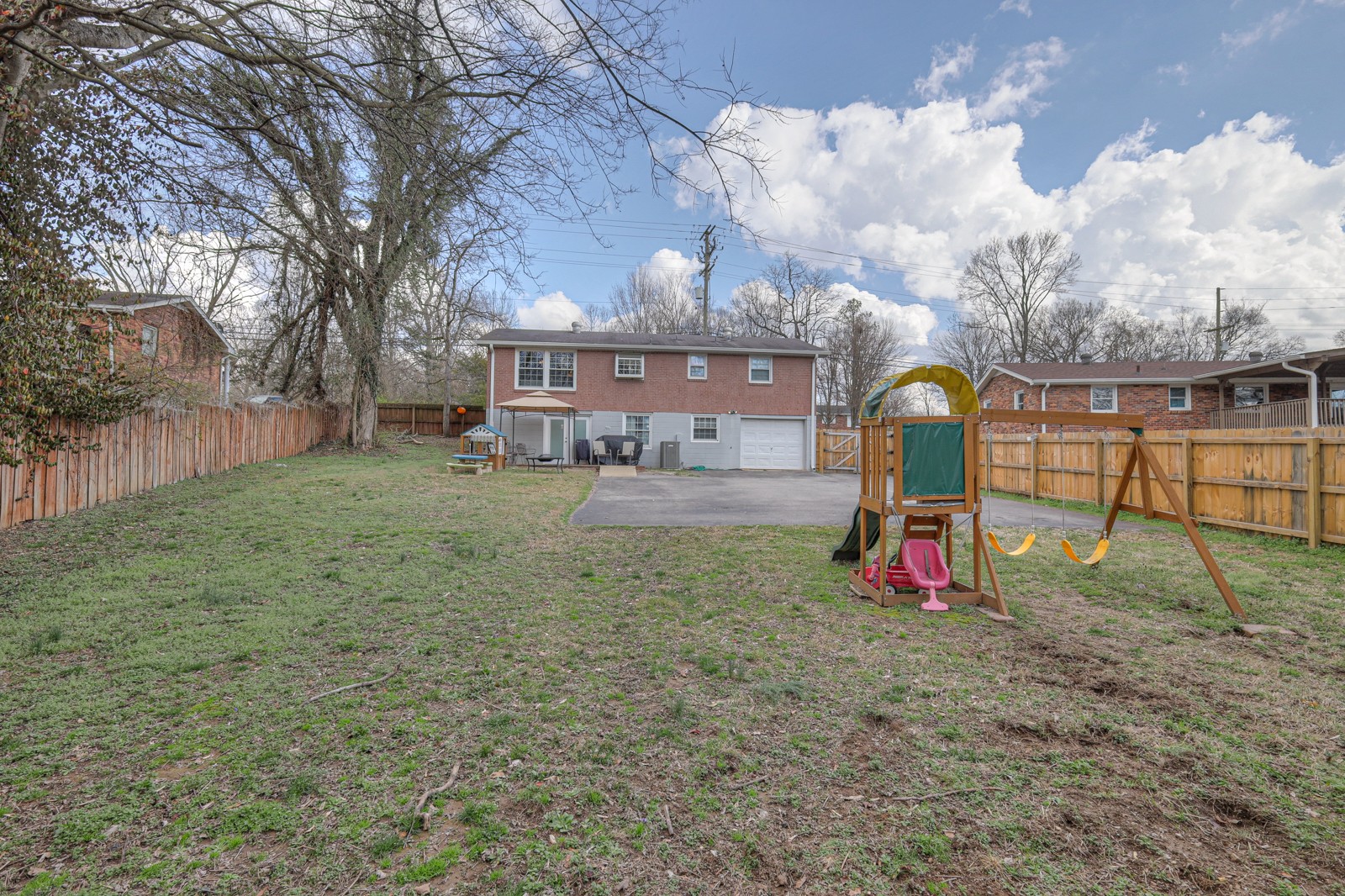 7005 Bonnafair Dr