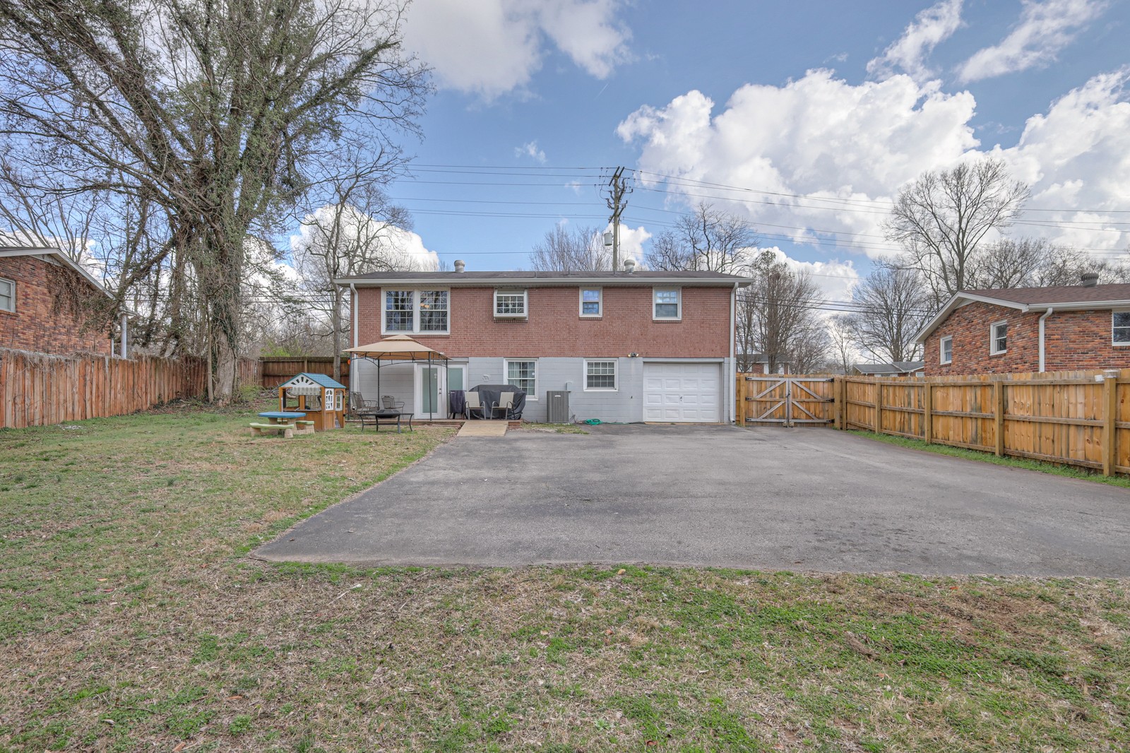 7005 Bonnafair Dr