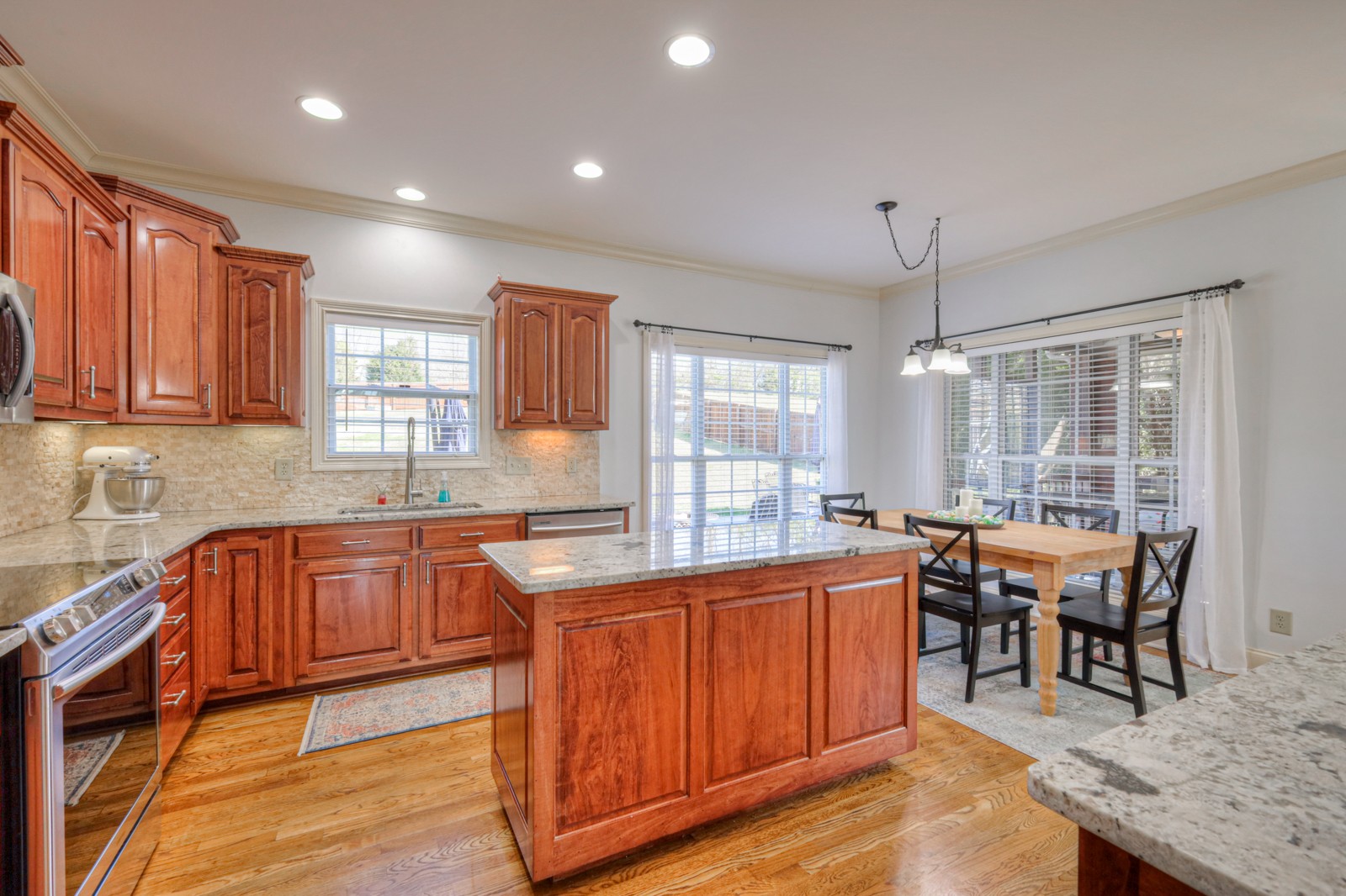 111 Chalford Pl